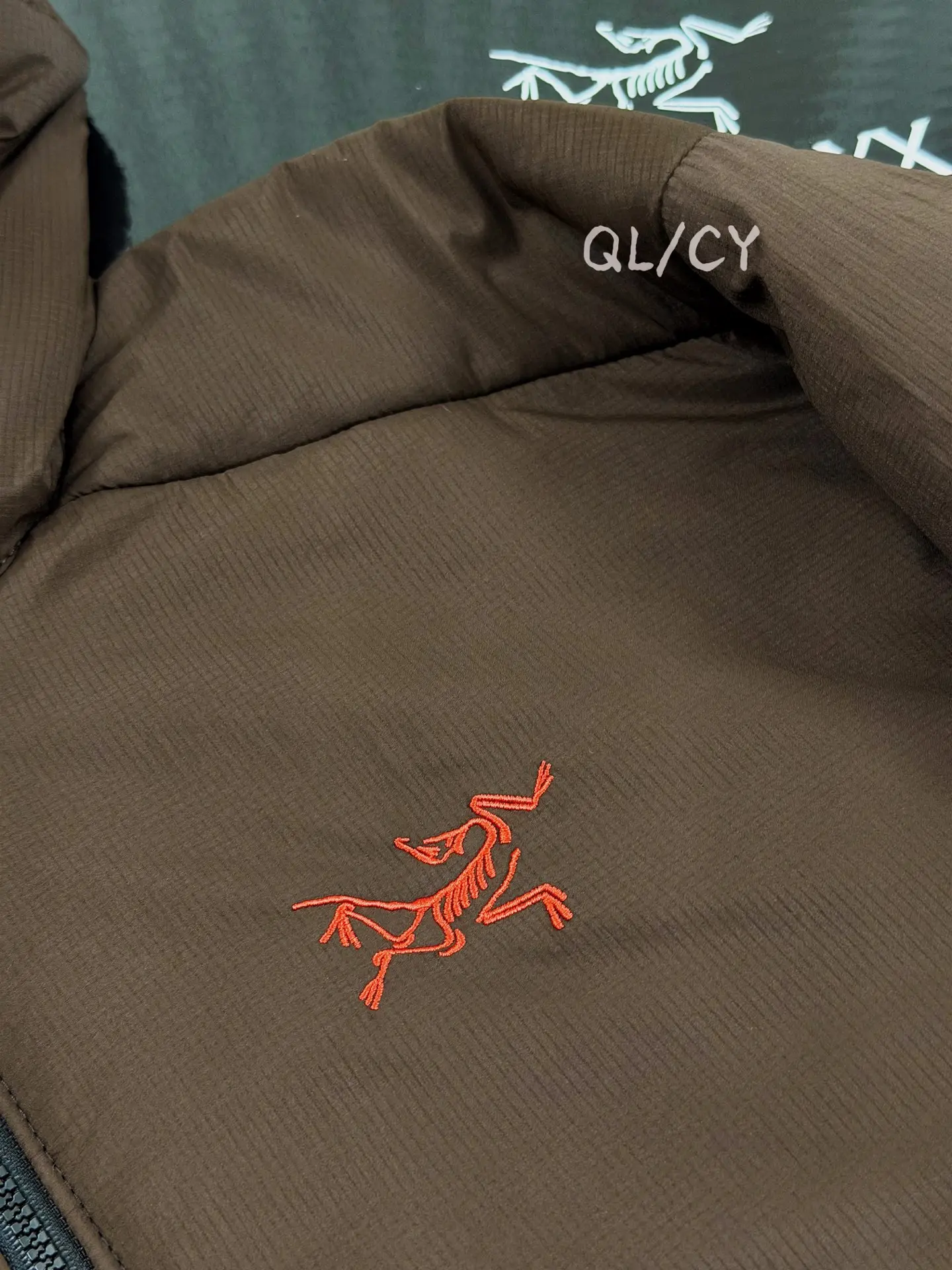 Atom Hoody Lightweight Insulated Jacket D36020945 — view 2