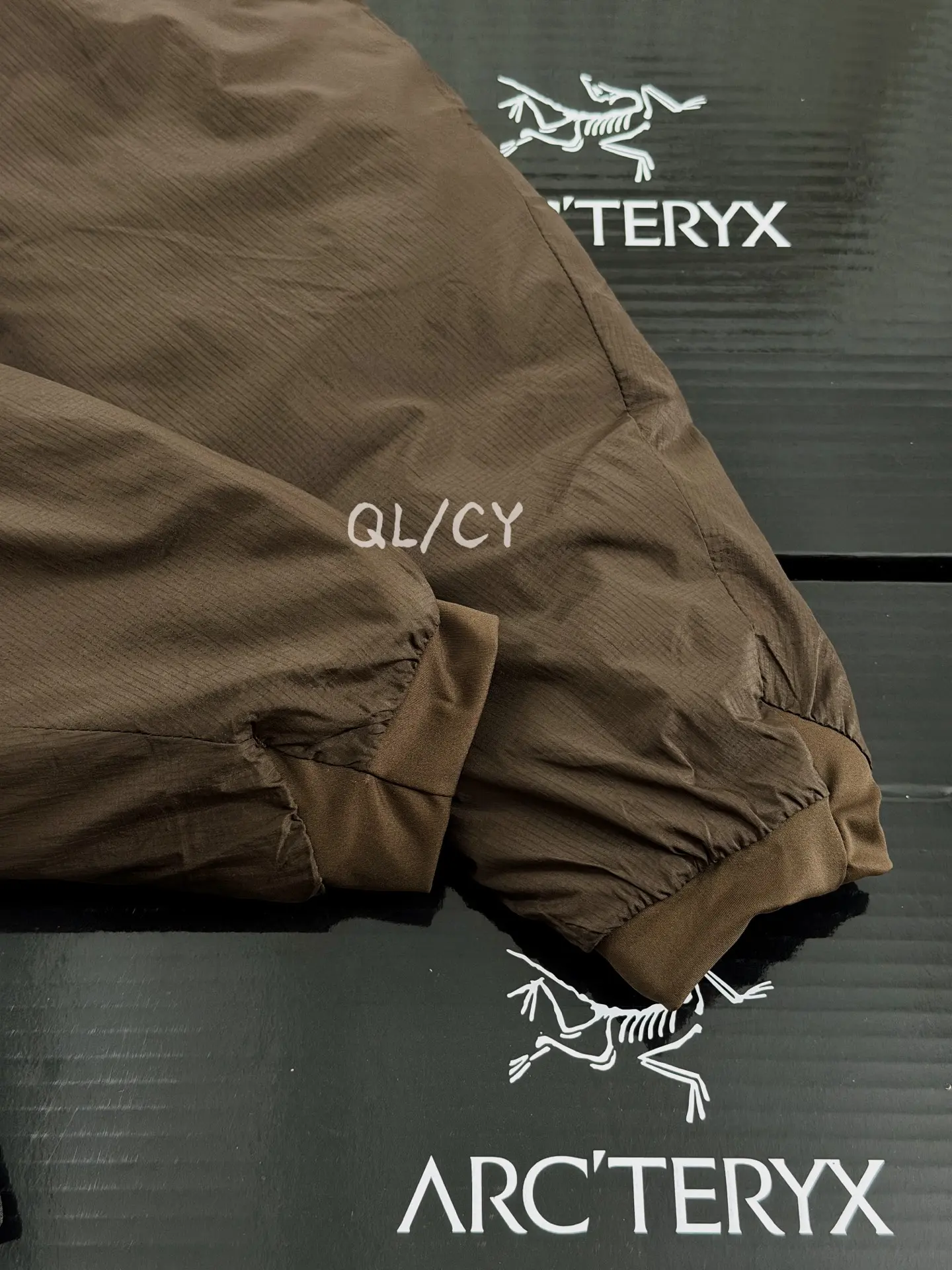 Atom Hoody Lightweight Insulated Jacket D36020945 — view 5