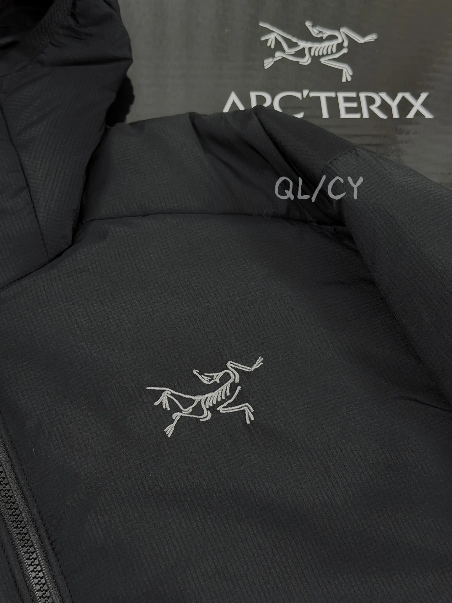 Arc'teryx Atom Hoody Insulated Jacket D36020943 — view 2