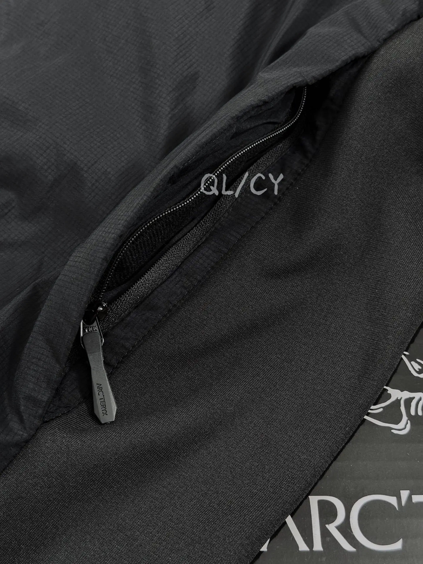 Arc'teryx Atom Hoody Insulated Jacket D36020943 — view 4
