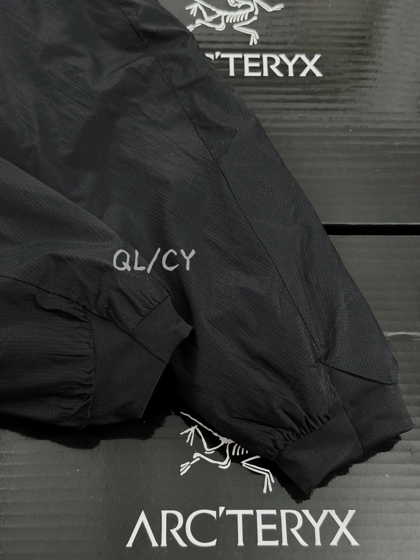 Arc'teryx Atom Hoody Insulated Jacket D36020943 — view 5