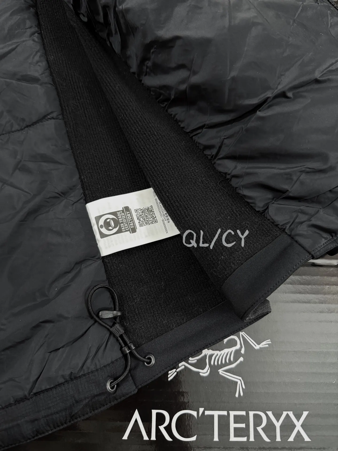 Arc'teryx Atom Hoody Insulated Jacket D36020943 — view 9