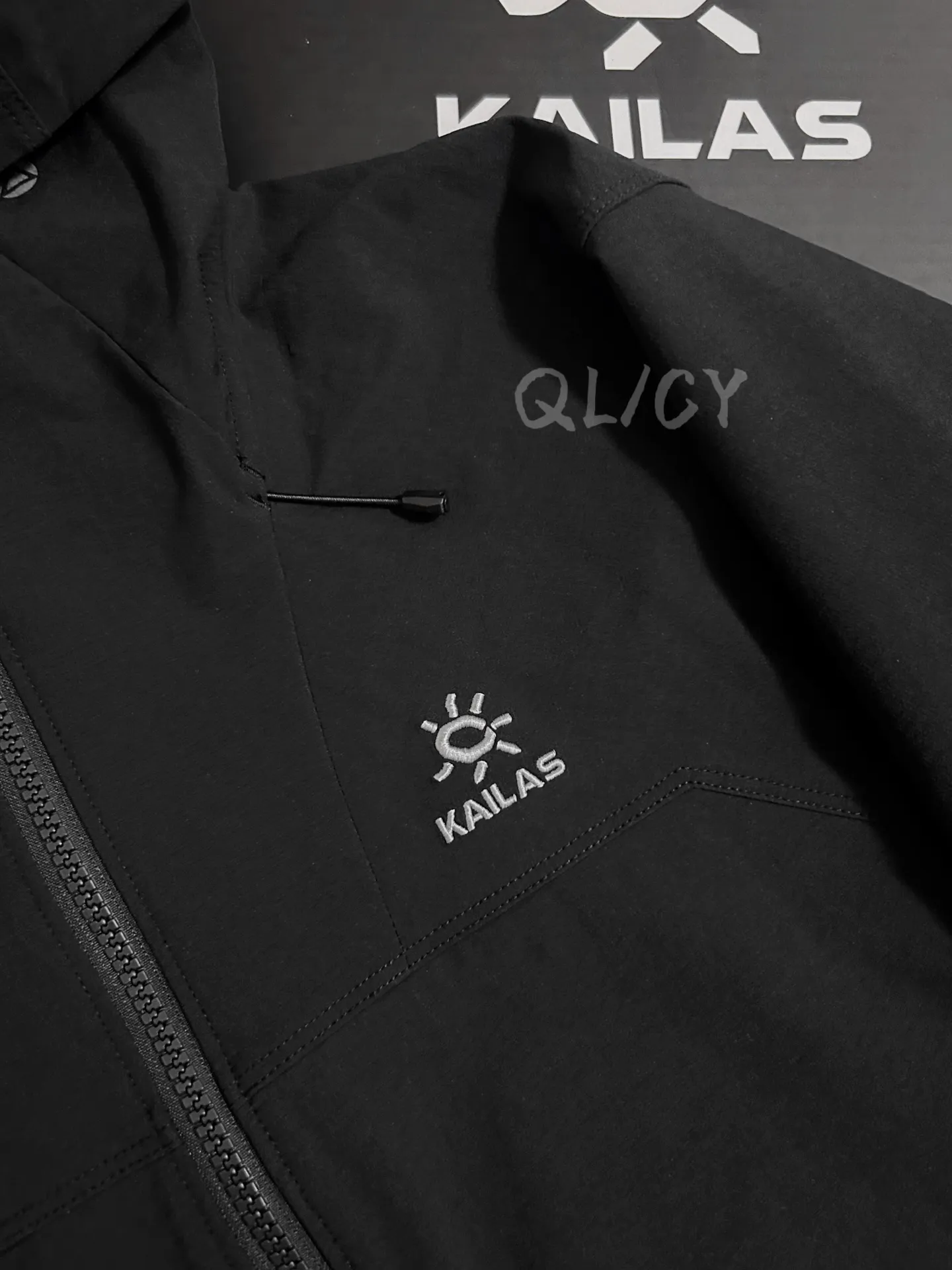 M8 Hooded Softshell Outdoor Jacket D36020862 — view 3