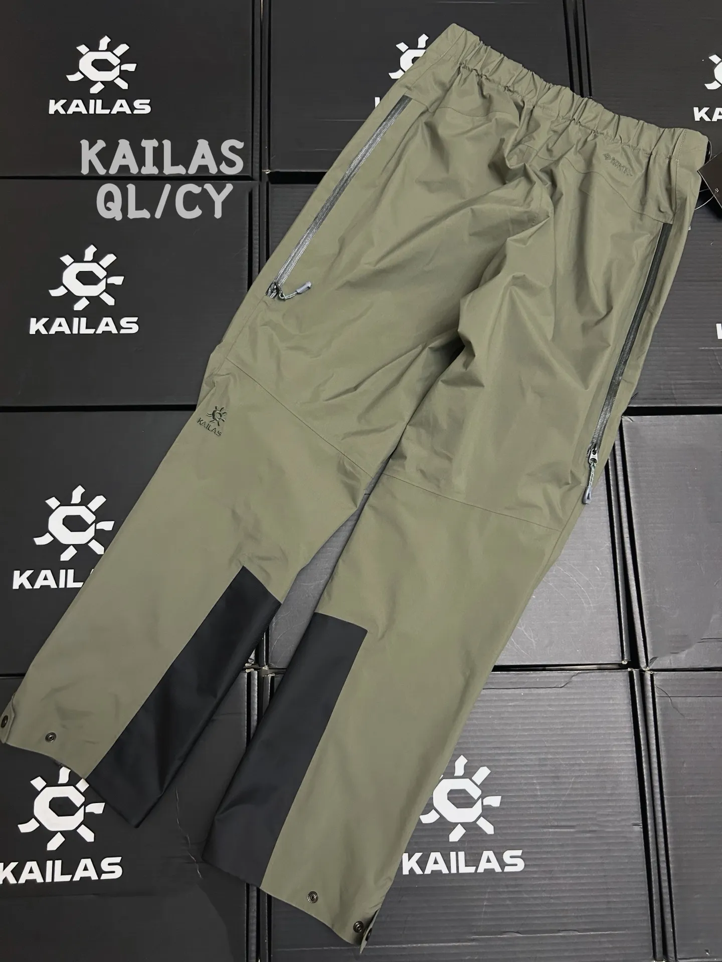 GORE-TEX WINDSTOPPER Shell Trousers D37011525