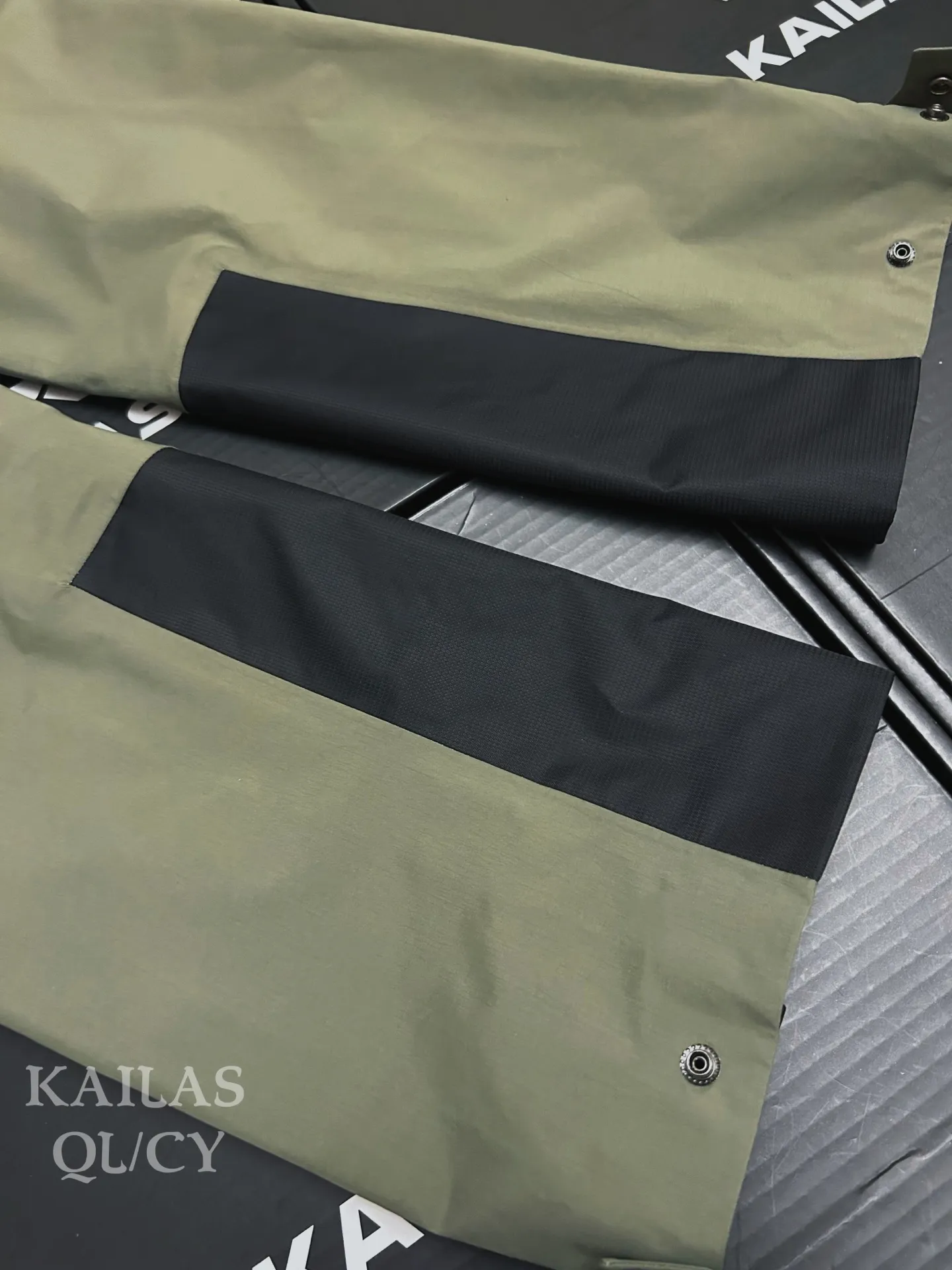 GORE-TEX WINDSTOPPER Shell Trousers D37011525 — view 2