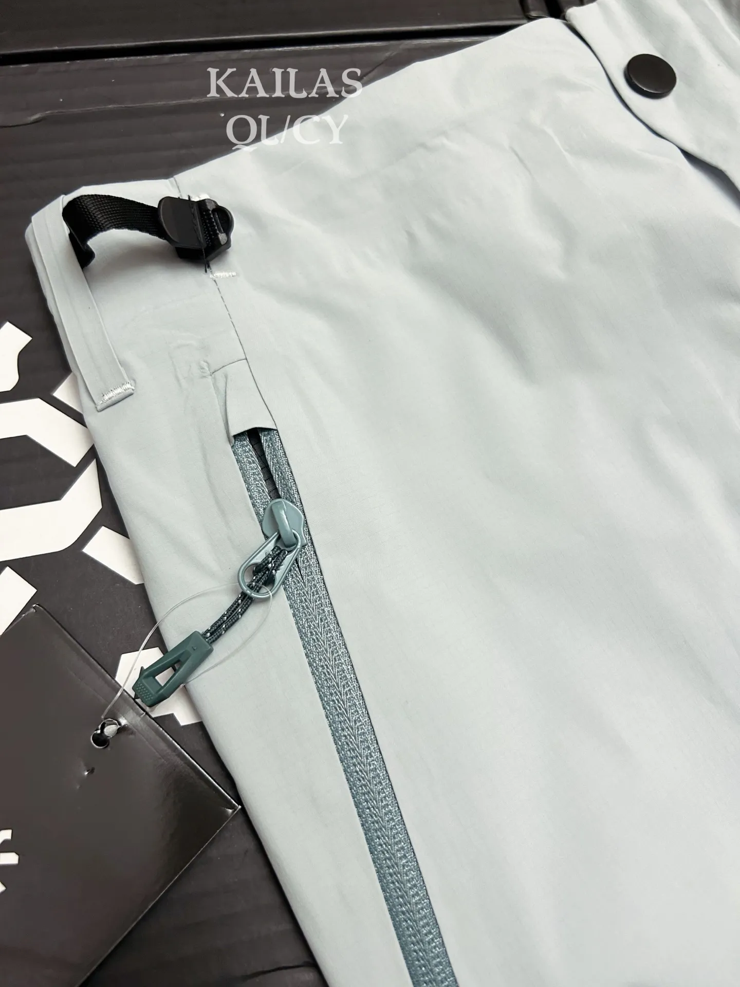 GORE-TEX WINDSTOPPER Technical Hardshell Trousers D37011523 — view 5