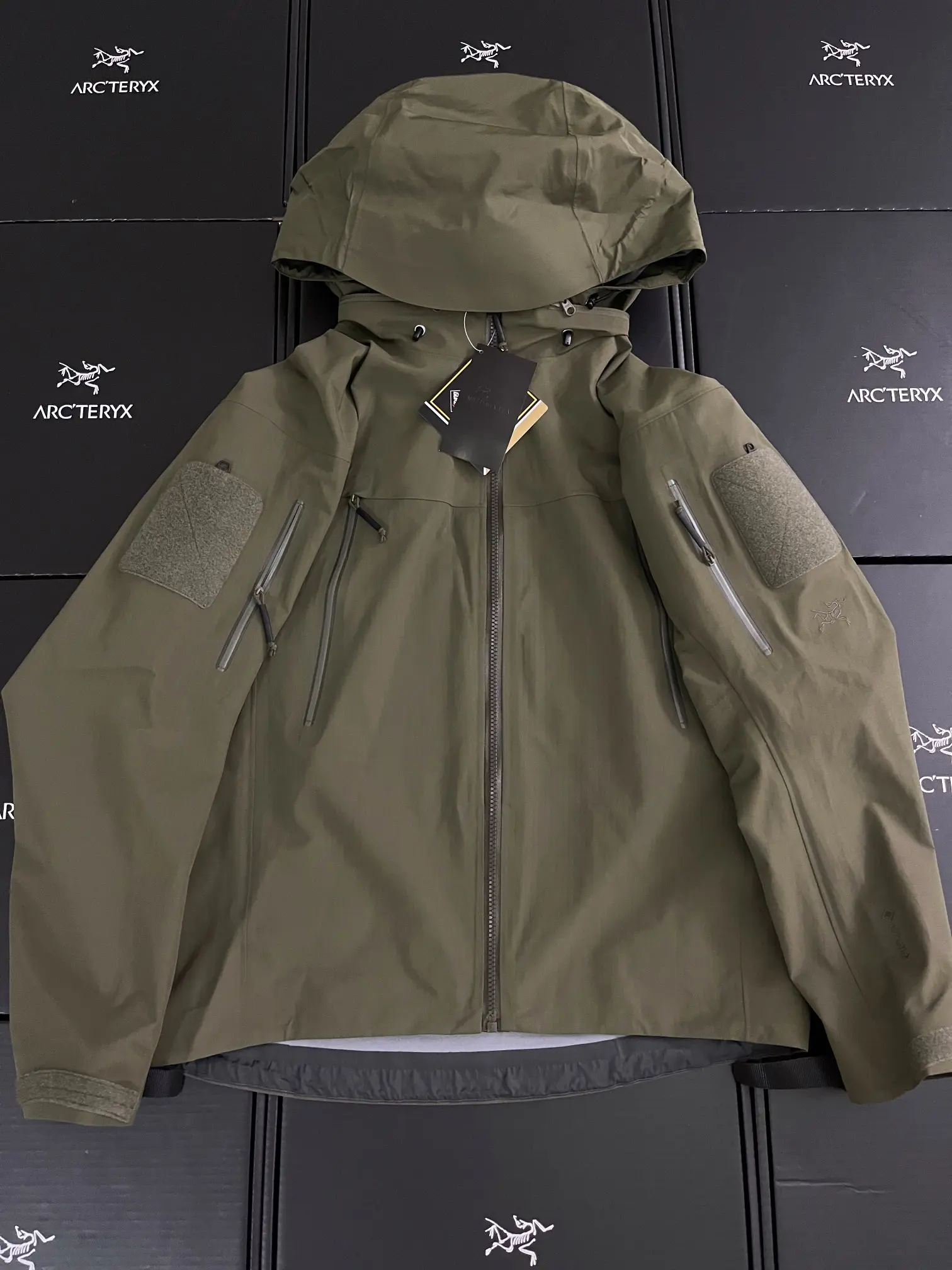 Arc'teryx LEAF Alpha Gen 2 GORE-TEX Shell Jacket D37920739 — view 2