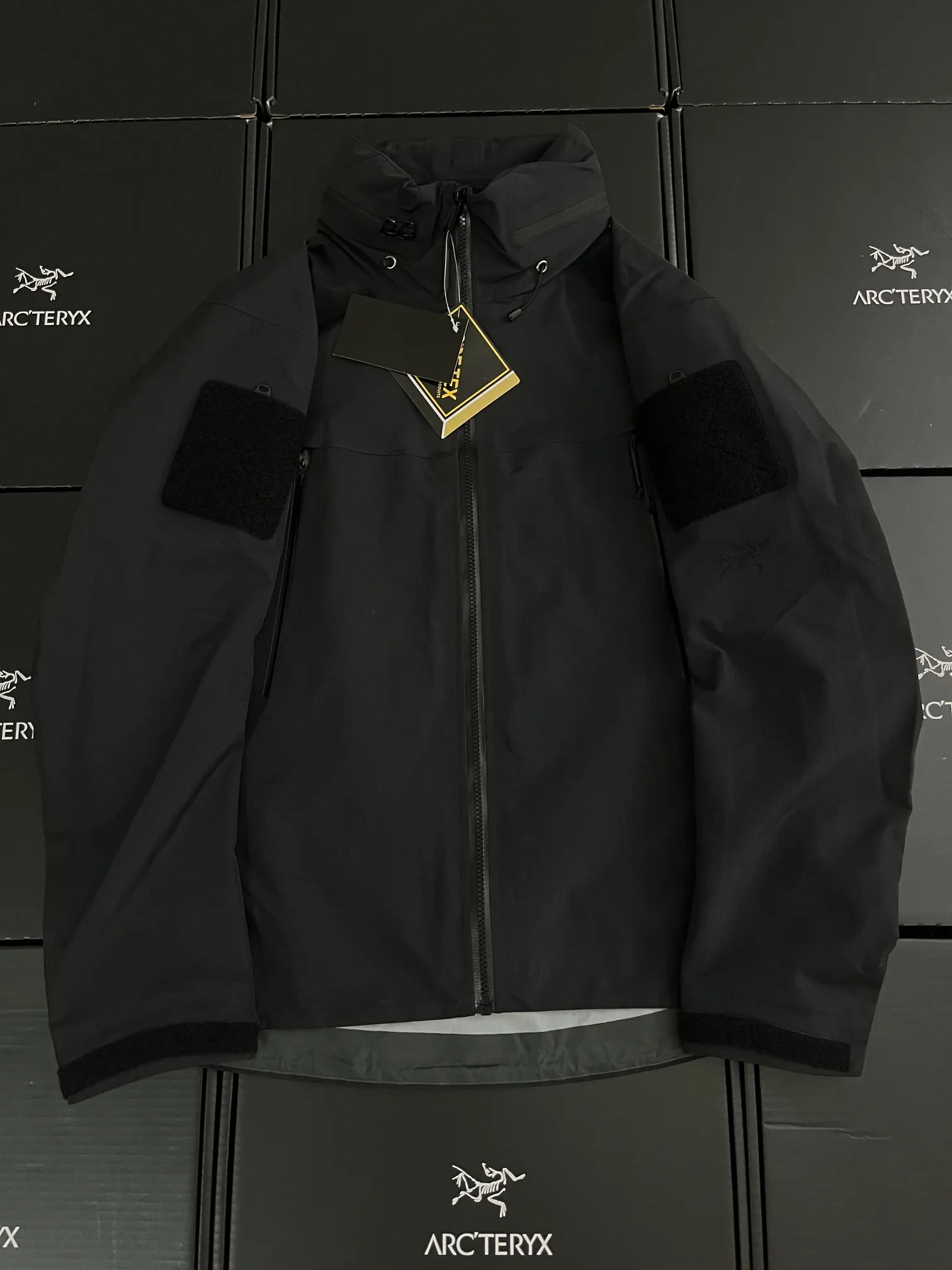 Arc'teryx LEAF Alpha Gen 2 Gore-Tex Shell Jacket D37920740