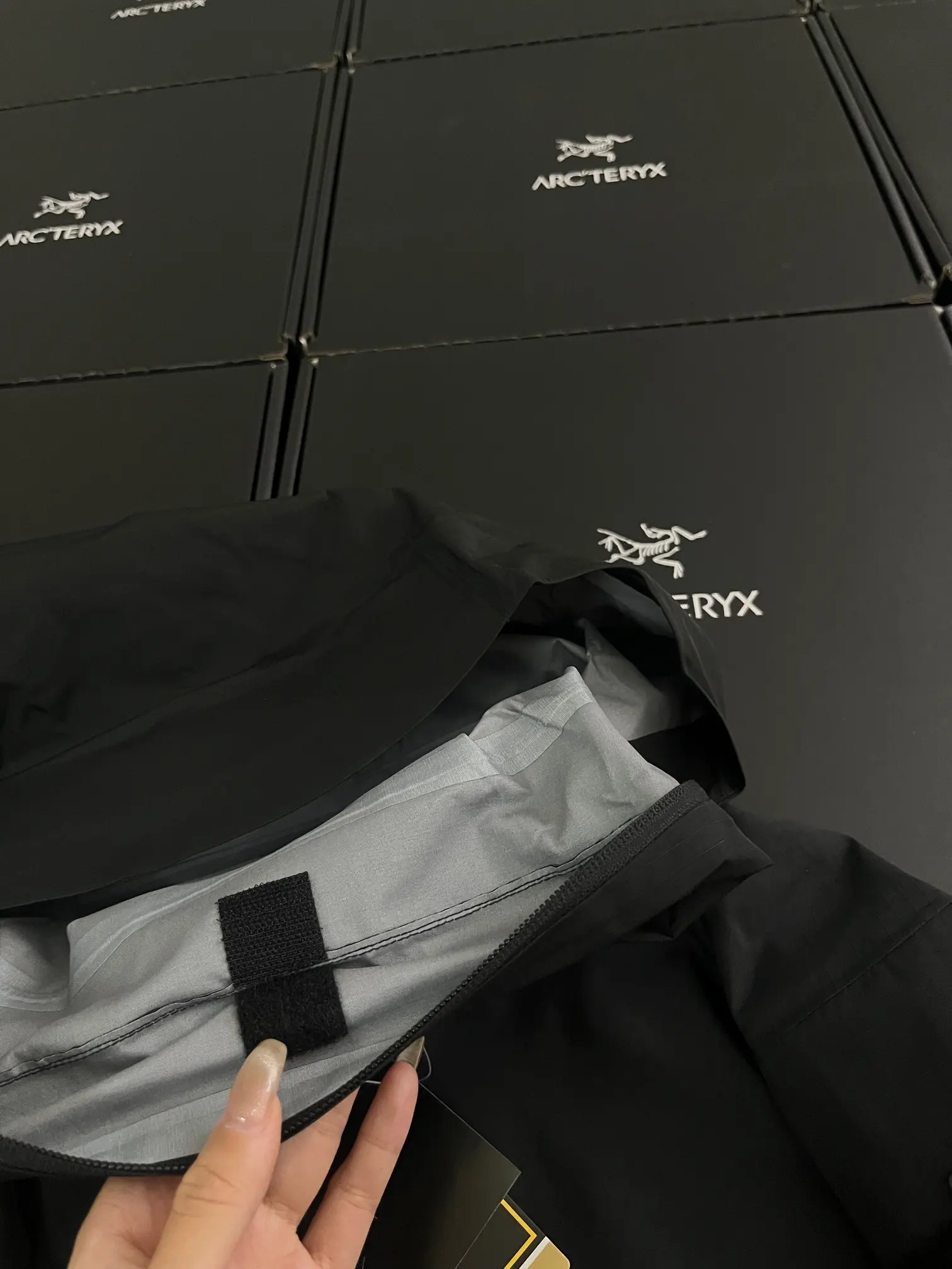 Arc'teryx LEAF Alpha Gen 2 Gore-Tex Shell Jacket D37920740 — view 3