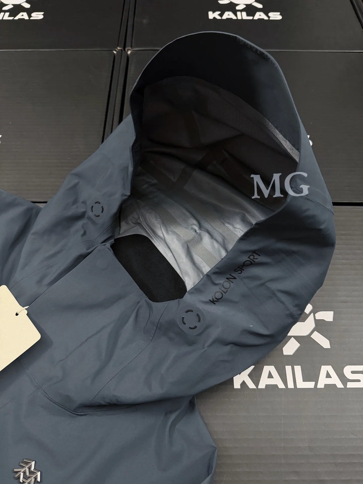 KOLON SPORT GAIA GORE-TEX Hooded Shell Jacket D38020673 — view 3
