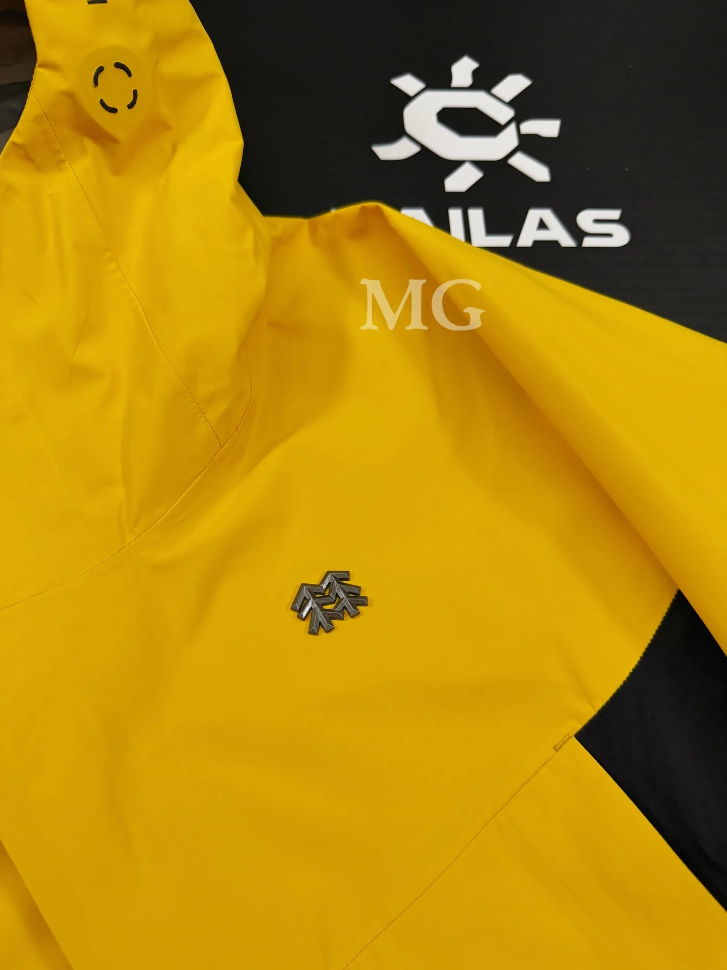 KOLON SPORT GAIA GORE-TEX Hooded Shell Jacket D38020671 — view 2