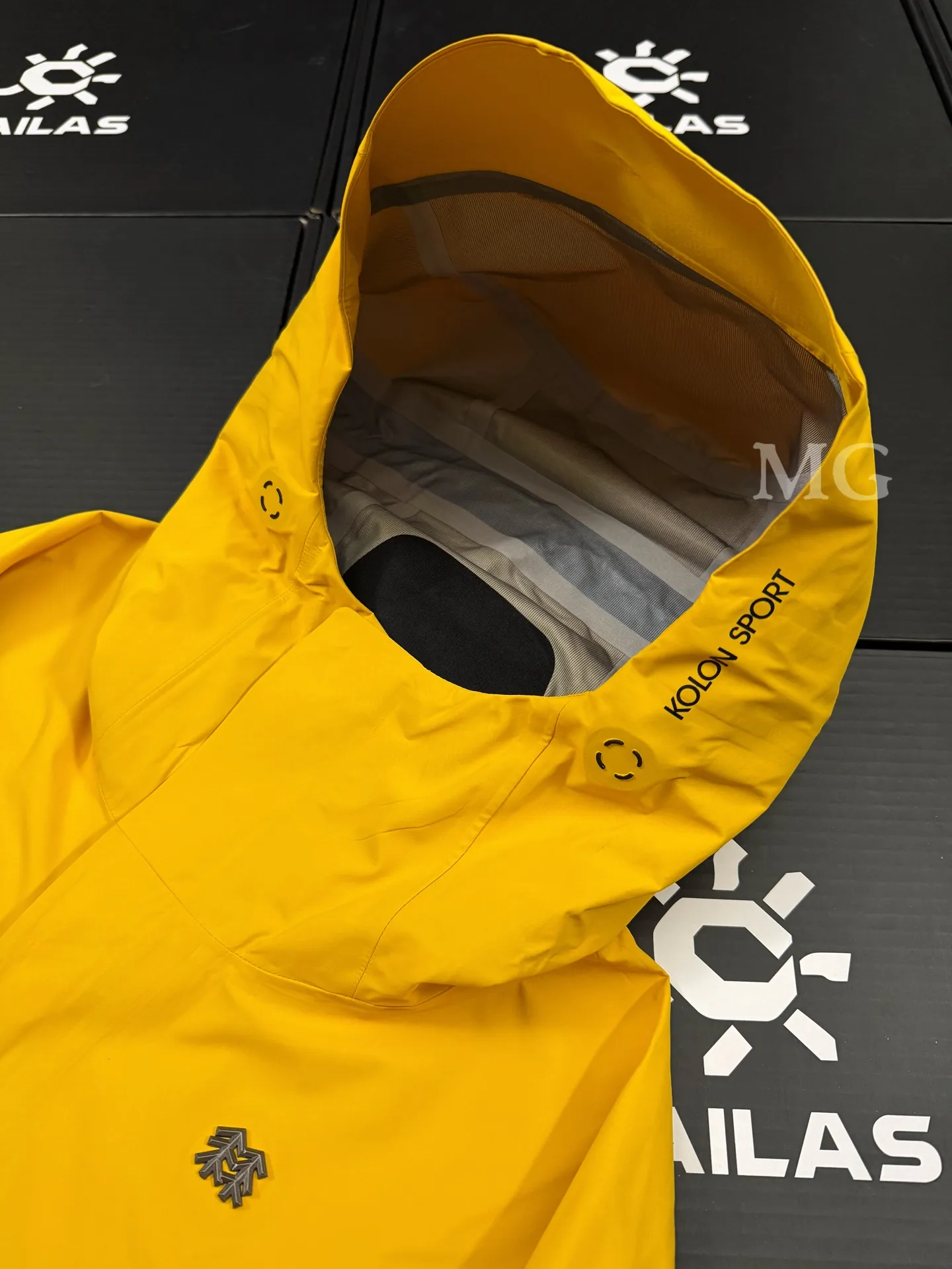 KOLON SPORT GAIA GORE-TEX Hooded Shell Jacket D38020671 — view 3