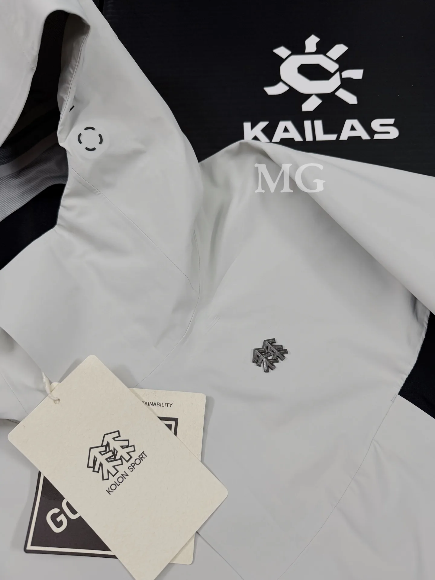 Kolon Sport GAIA GORE-TEX Hooded Shell Jacket D38020672 — view 2
