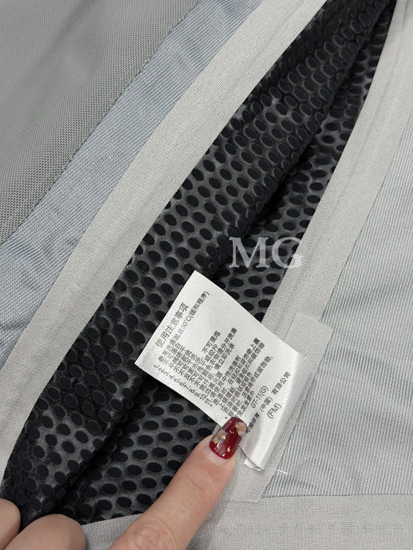 Kolon Sport GAIA GORE-TEX Hooded Shell Jacket D38020672 — view 8