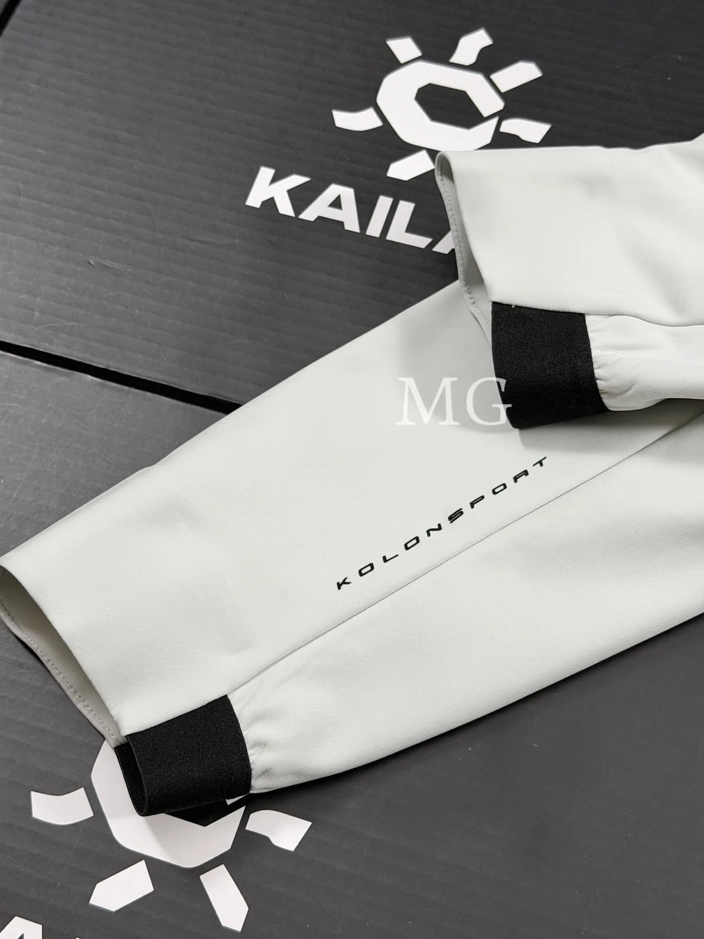 Graphene-Infused Softshell Hooded Jacket D38020743 — view 4