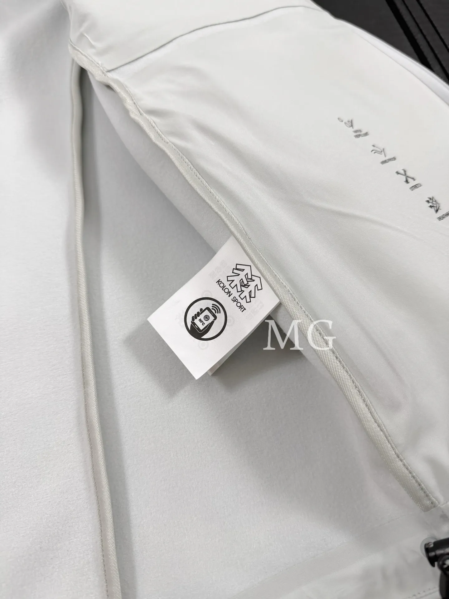 Graphene-Infused Softshell Hooded Jacket D38020743 — view 9