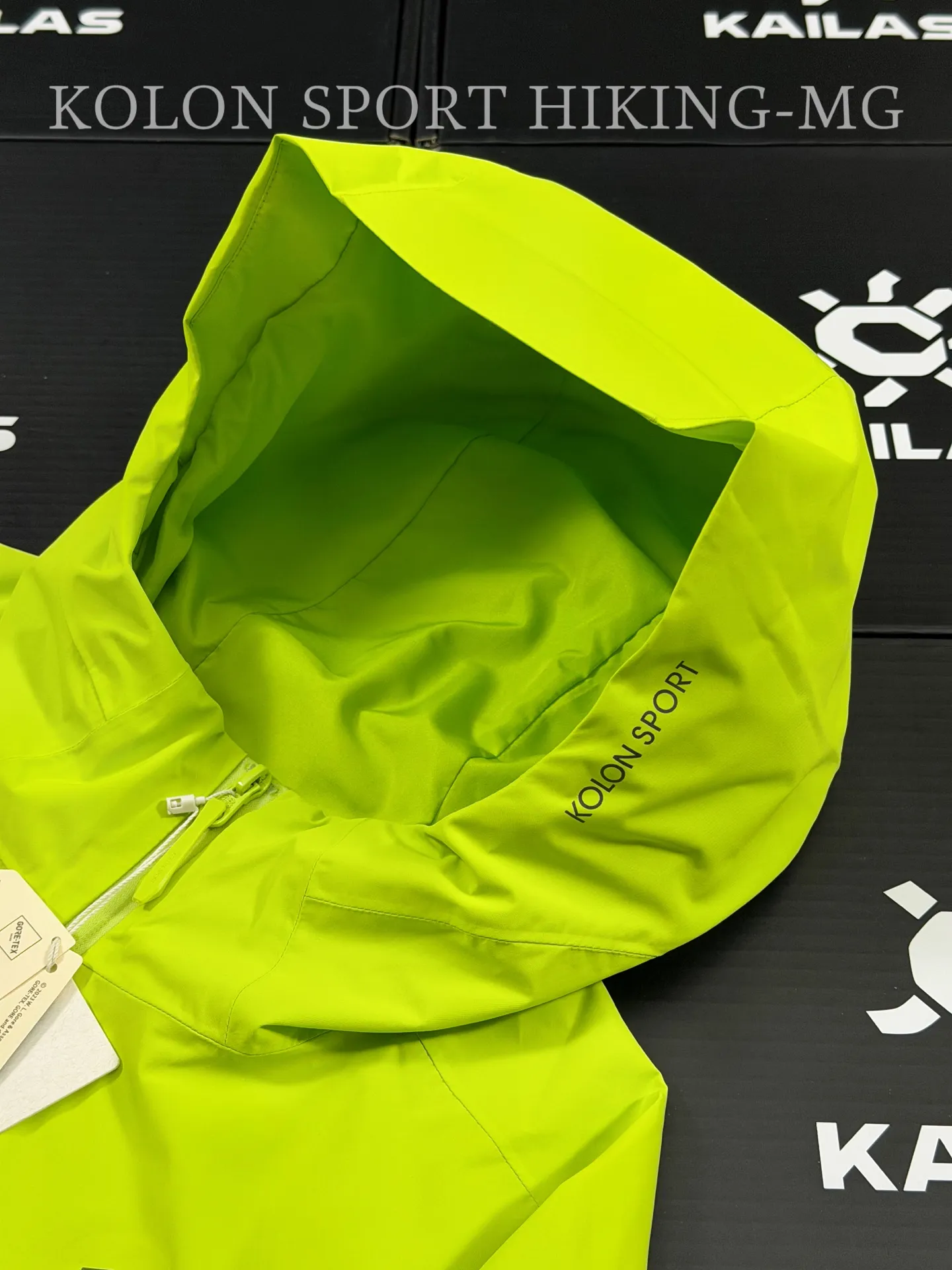 GORE-TEX 2L Hiking Shell Jacket D38020785 — view 3