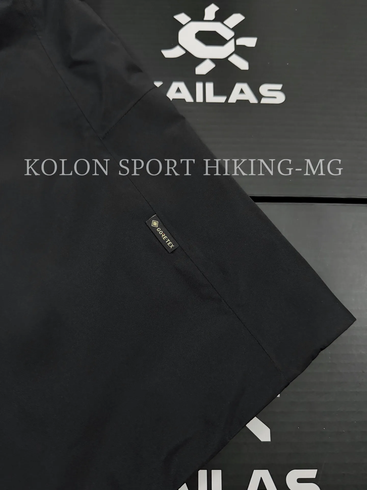 GORE-TEX 2L Hiking Shell Jacket D38020783 — view 9