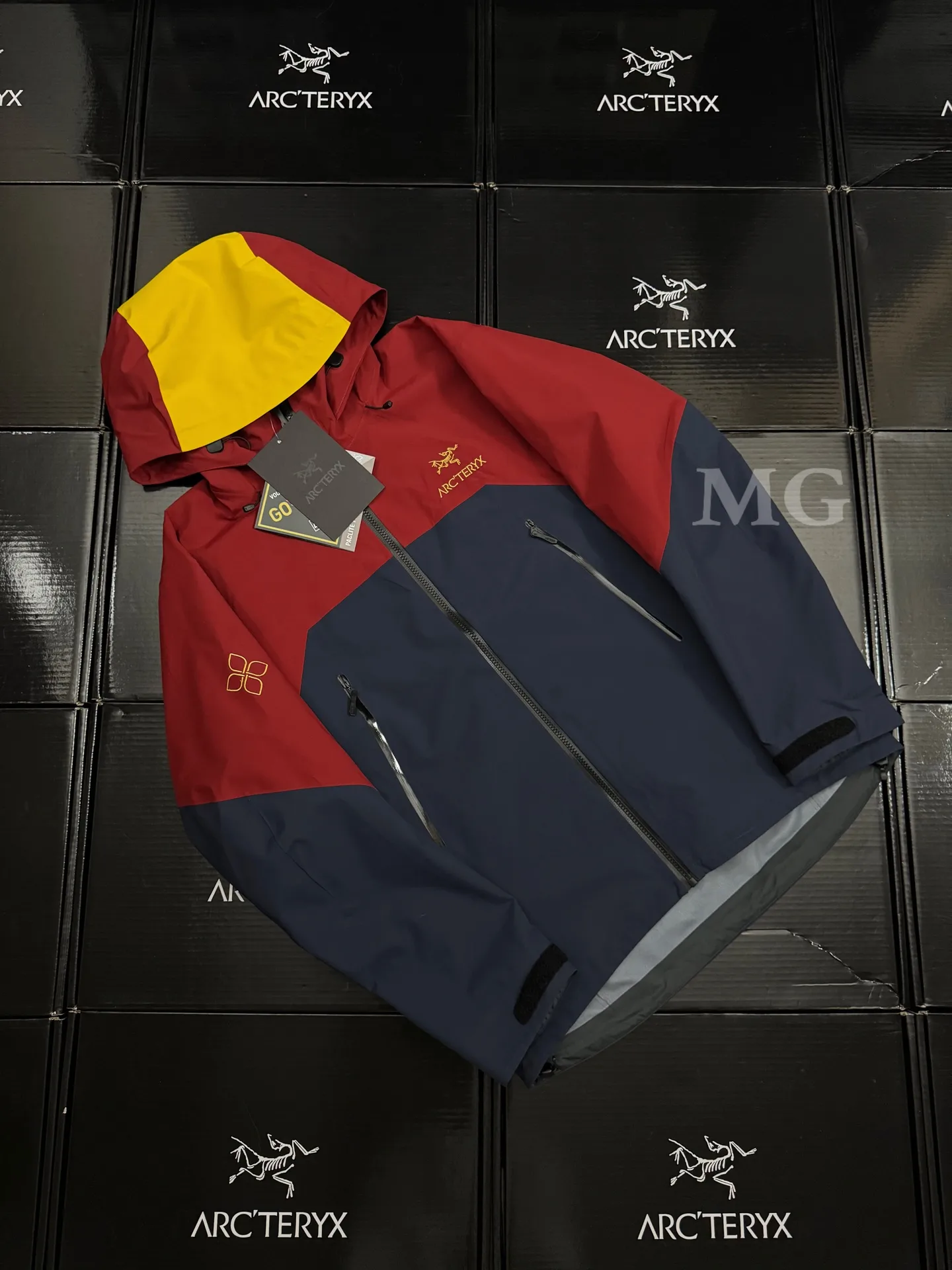 Arc'teryx x Songtsam GORE-TEX Hooded Shell Jacket D38020591 — view 2