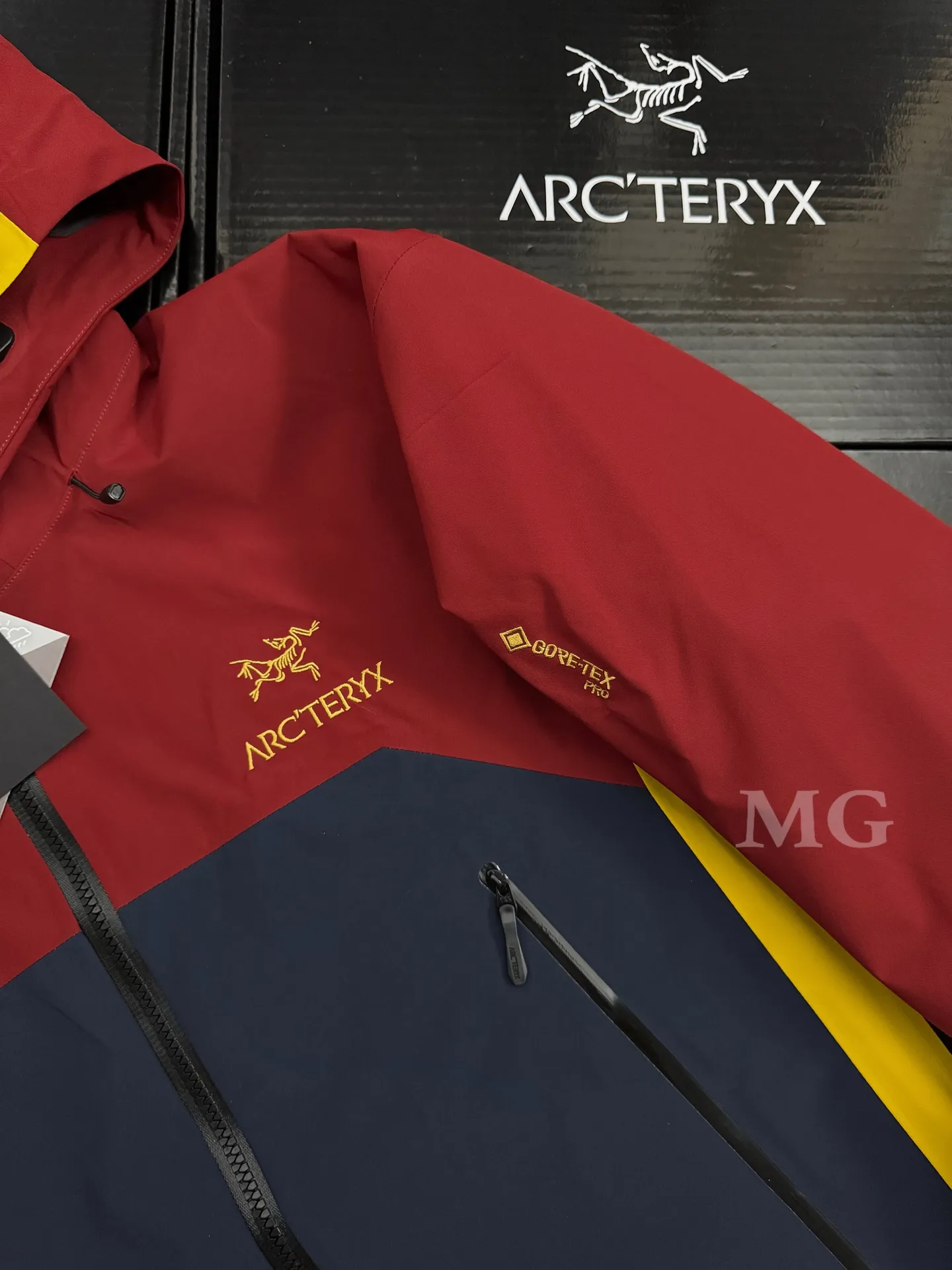 Arc'teryx x Songtsam GORE-TEX Hooded Shell Jacket D38020591 — view 3
