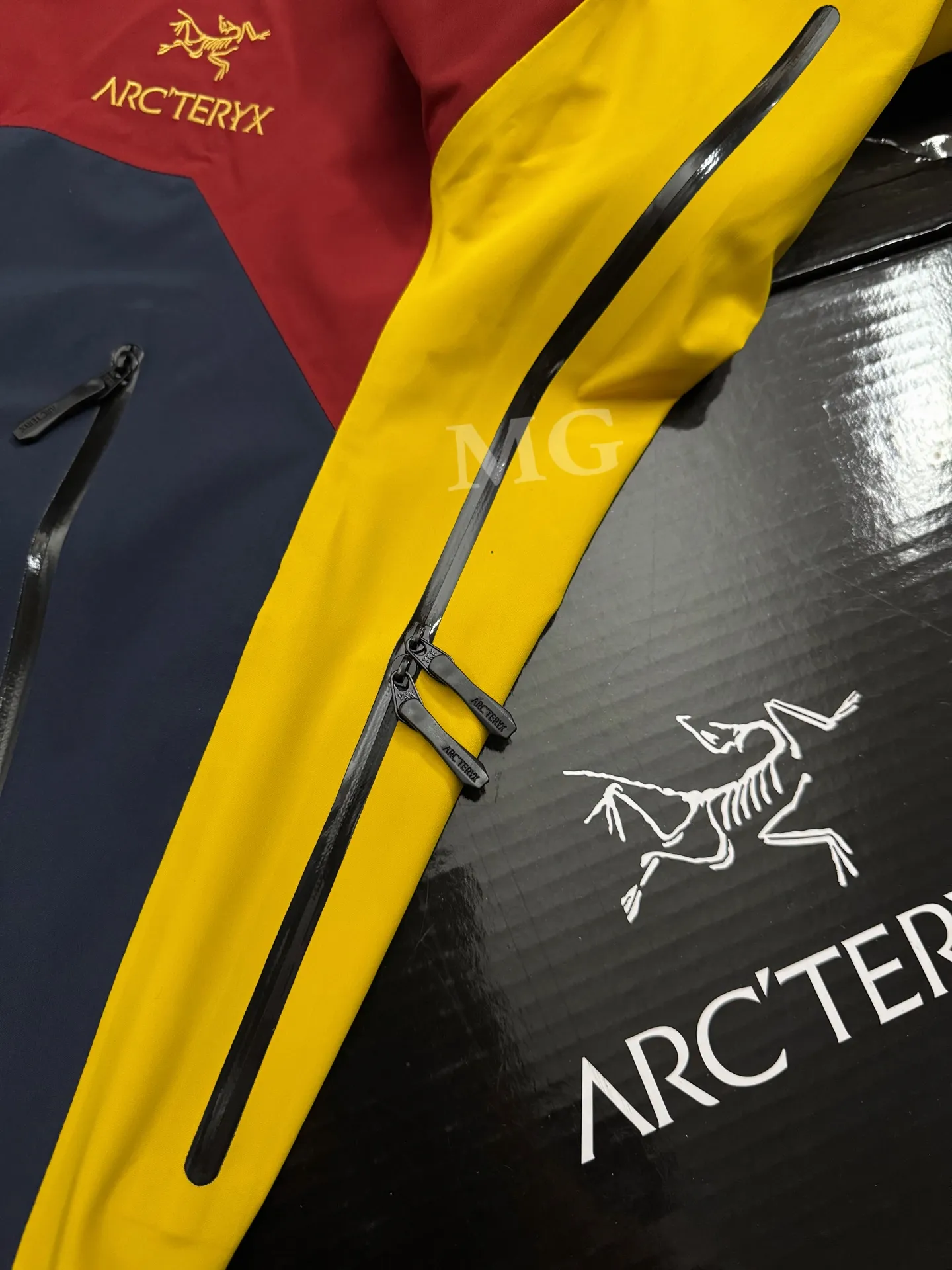 Arc'teryx x Songtsam GORE-TEX Hooded Shell Jacket D38020591 — view 5