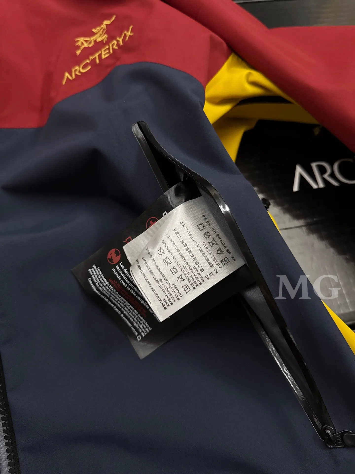Arc'teryx x Songtsam GORE-TEX Hooded Shell Jacket D38020591 — view 9