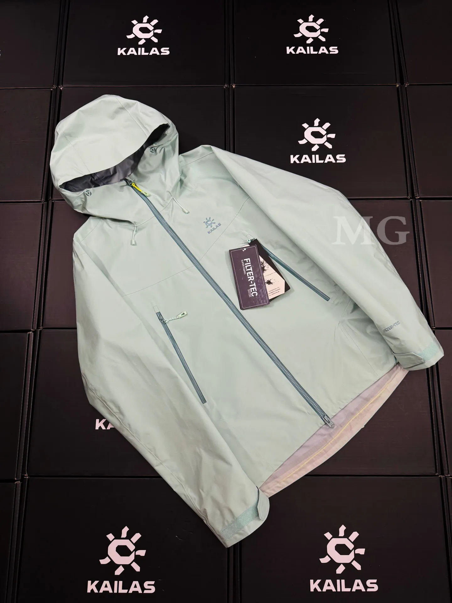 Bogda LT Hooded Waterproof Hardshell Jacket D39020929 — view 2
