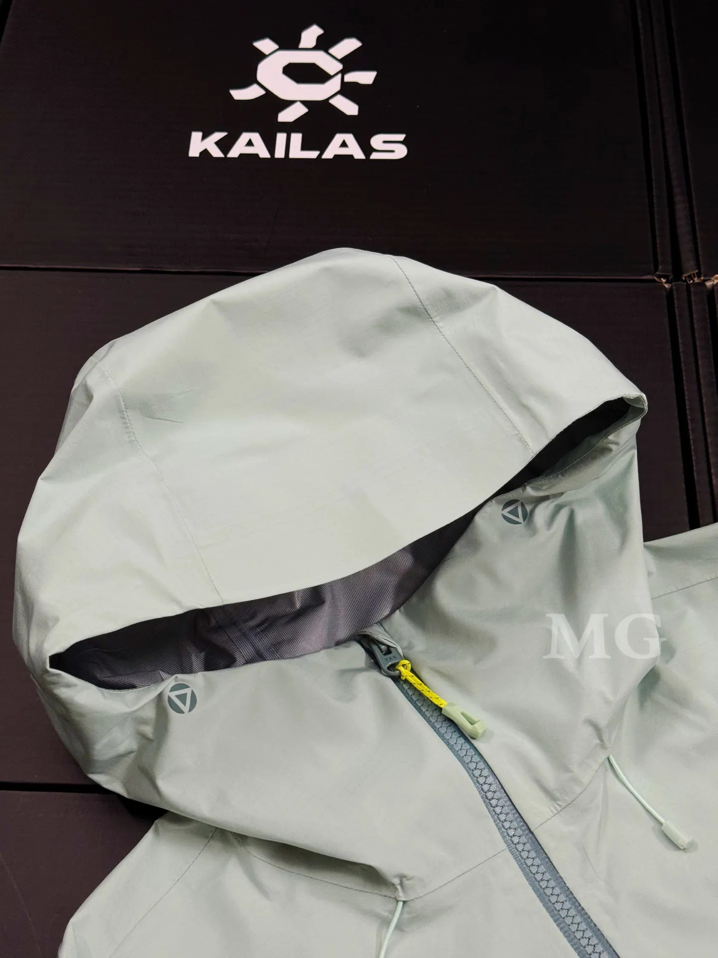 Bogda LT Hooded Waterproof Hardshell Jacket D39020929 — view 5