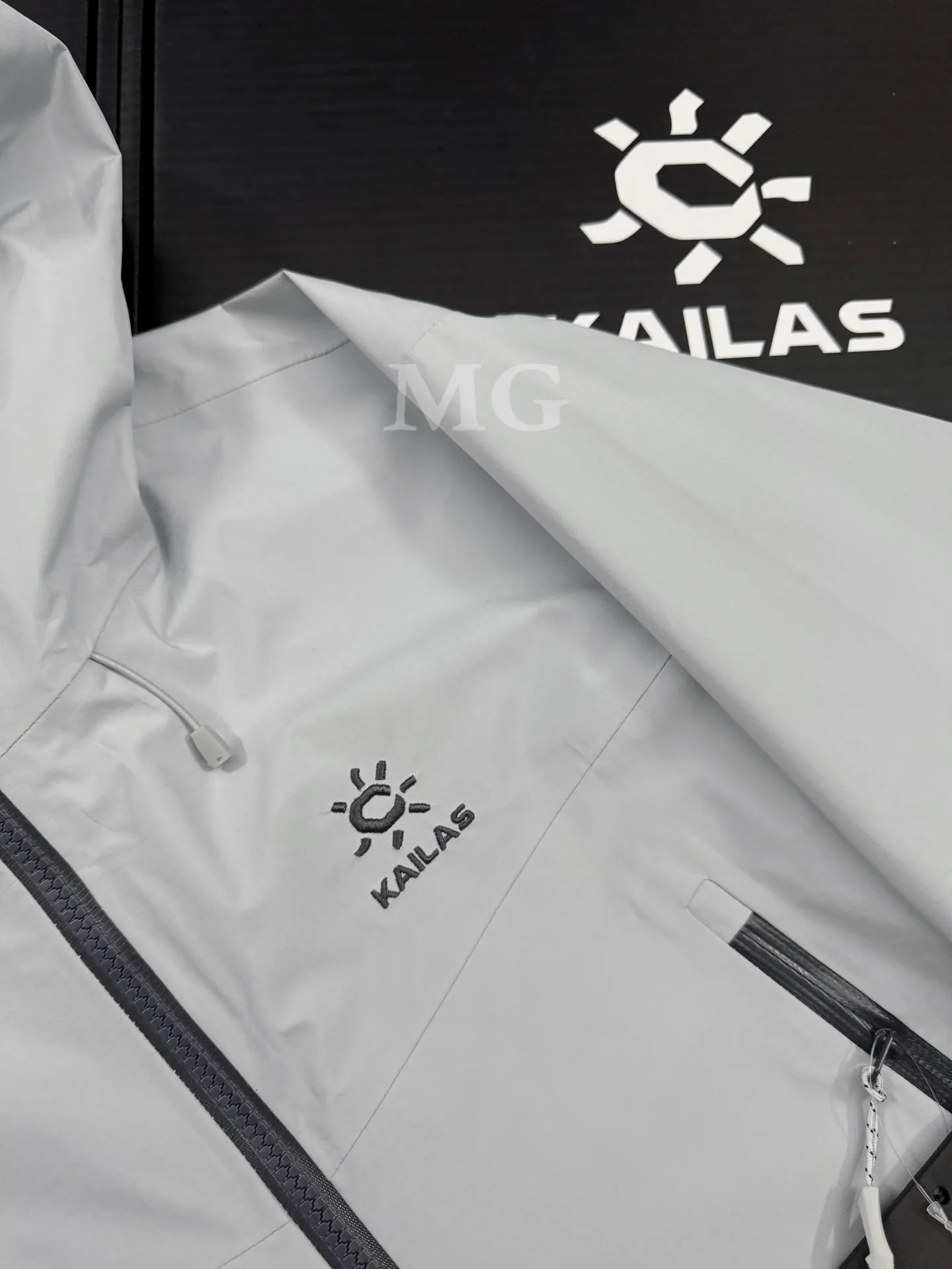 Bogda LT Waterproof Hooded Hardshell Jacket D39020928 — view 4