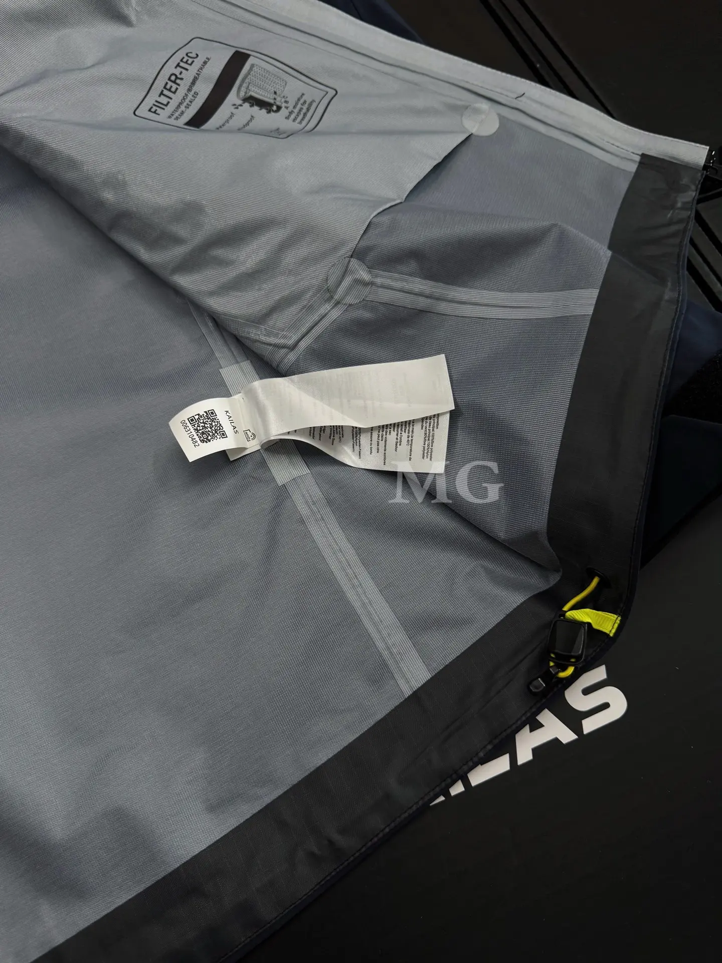 Bogda LT Waterproof Hooded Hardshell Jacket D39020932 — view 9