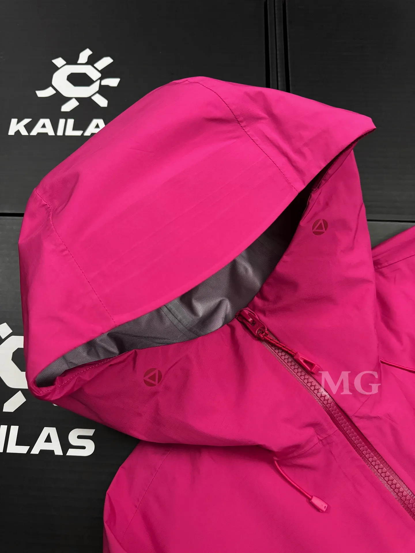 Bogda LT Waterproof Hooded Hardshell Jacket D39020927 — view 5