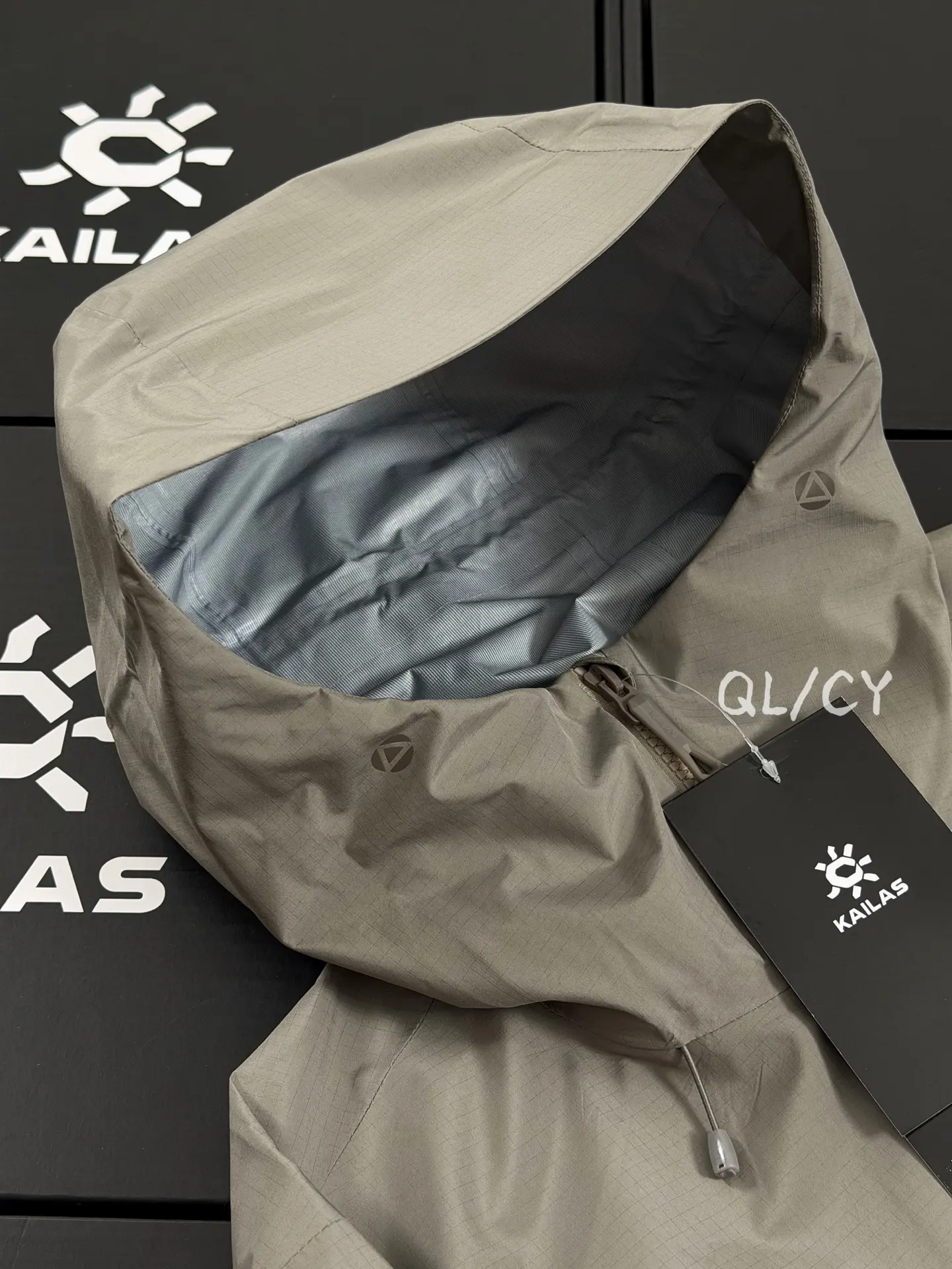 Bogda LT Waterproof Hooded Hardshell Jacket D39020924 — view 4