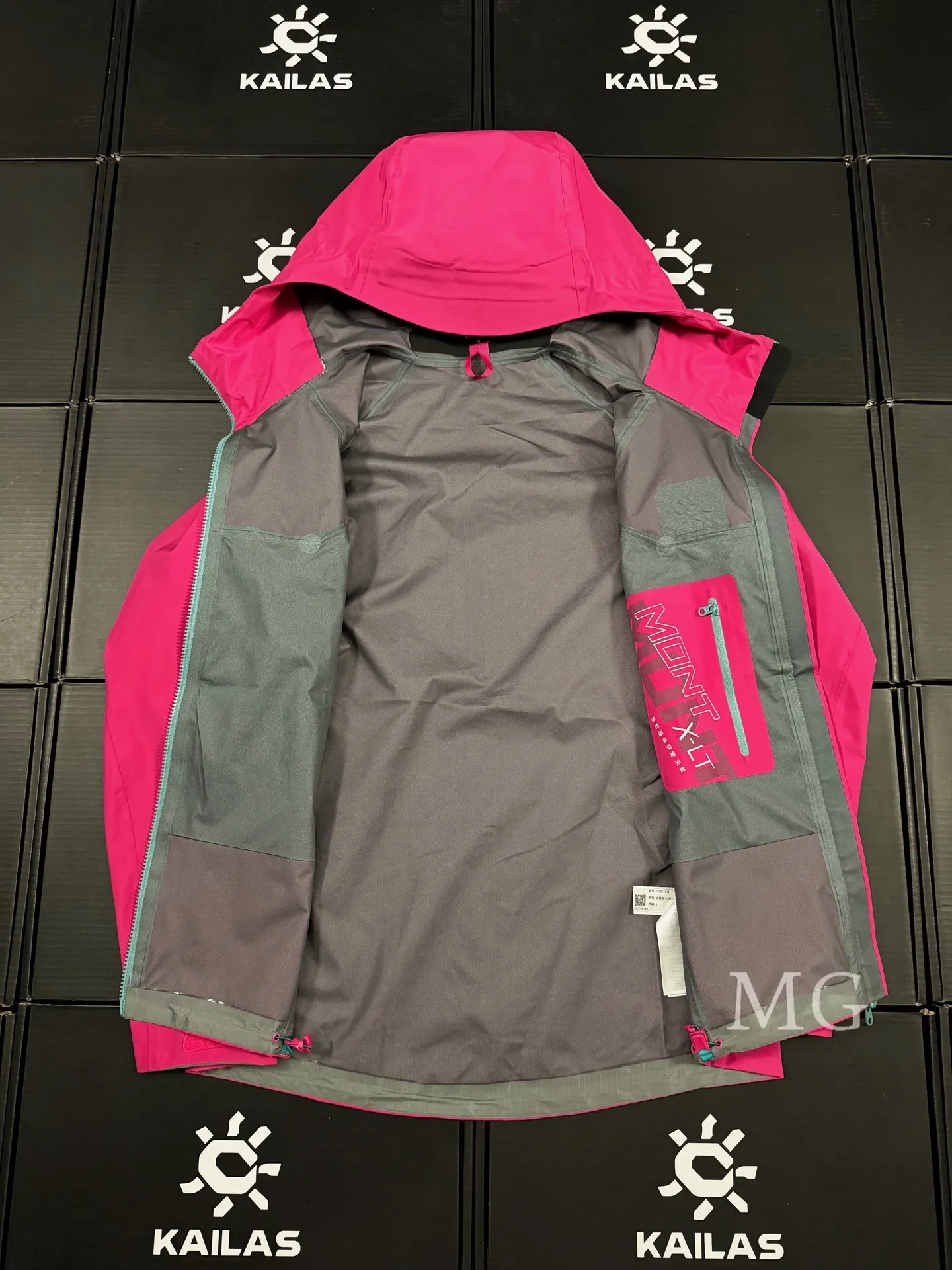 Mont X-LT GORE-TEX Hardshell Jacket D42020834 — view 2