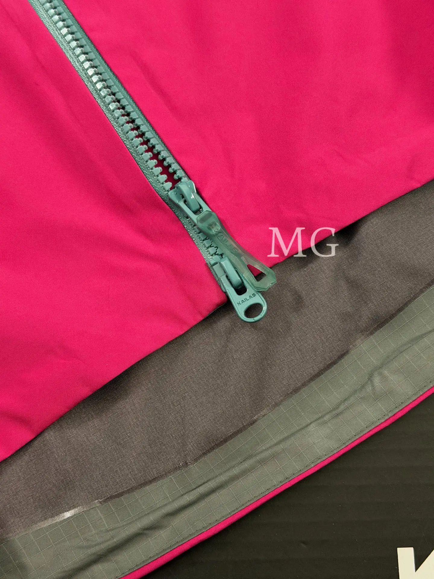 Mont X-LT GORE-TEX Hardshell Jacket D42020834 — view 3