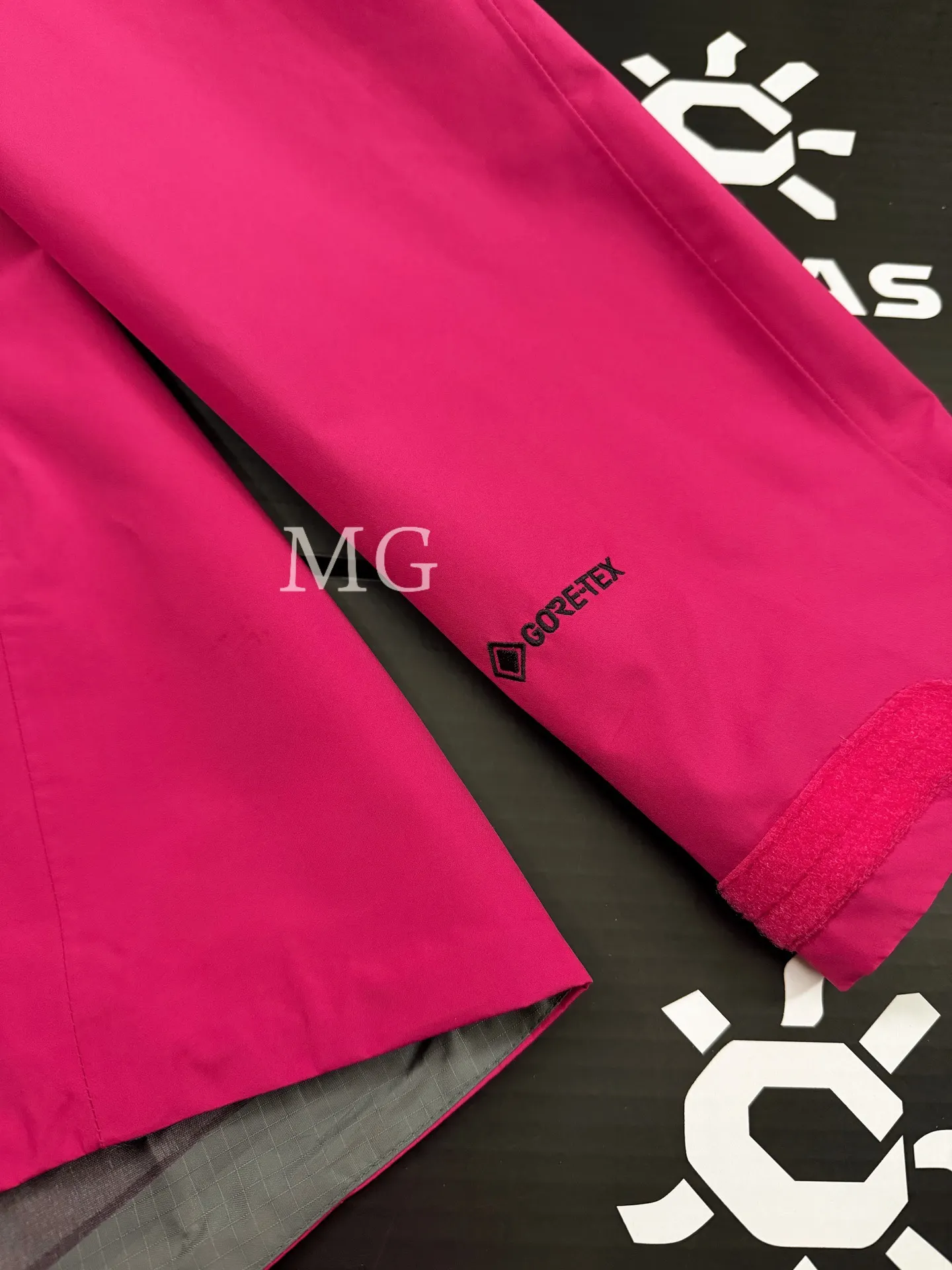 Mont X-LT GORE-TEX Hardshell Jacket D42020834 — view 6