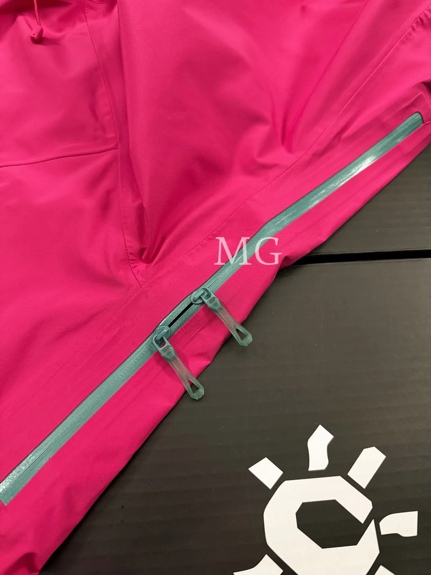 Mont X-LT GORE-TEX Hardshell Jacket D42020834 — view 7