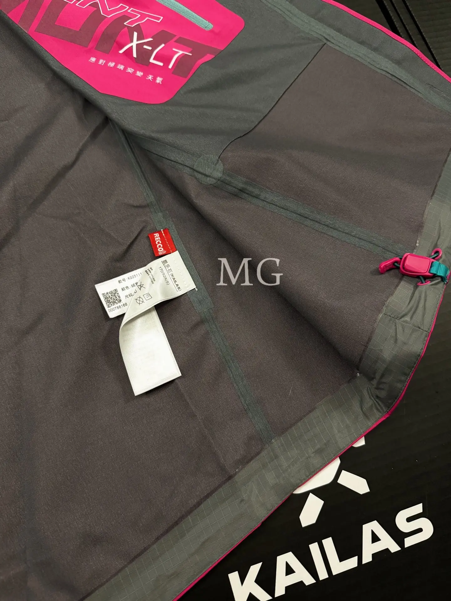Mont X-LT GORE-TEX Hardshell Jacket D42020834 — view 8