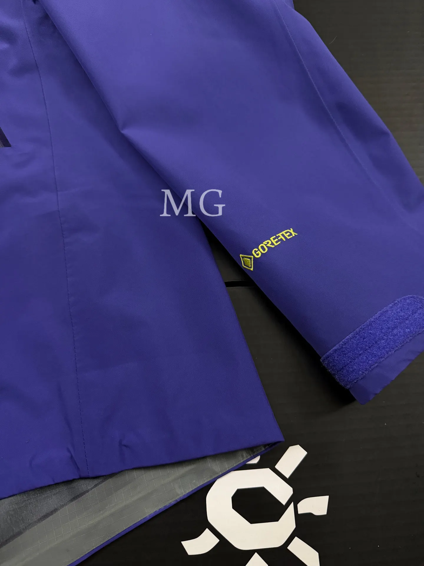 Mont X-LT GORE-TEX Hardshell Jacket D42020832 — view 2