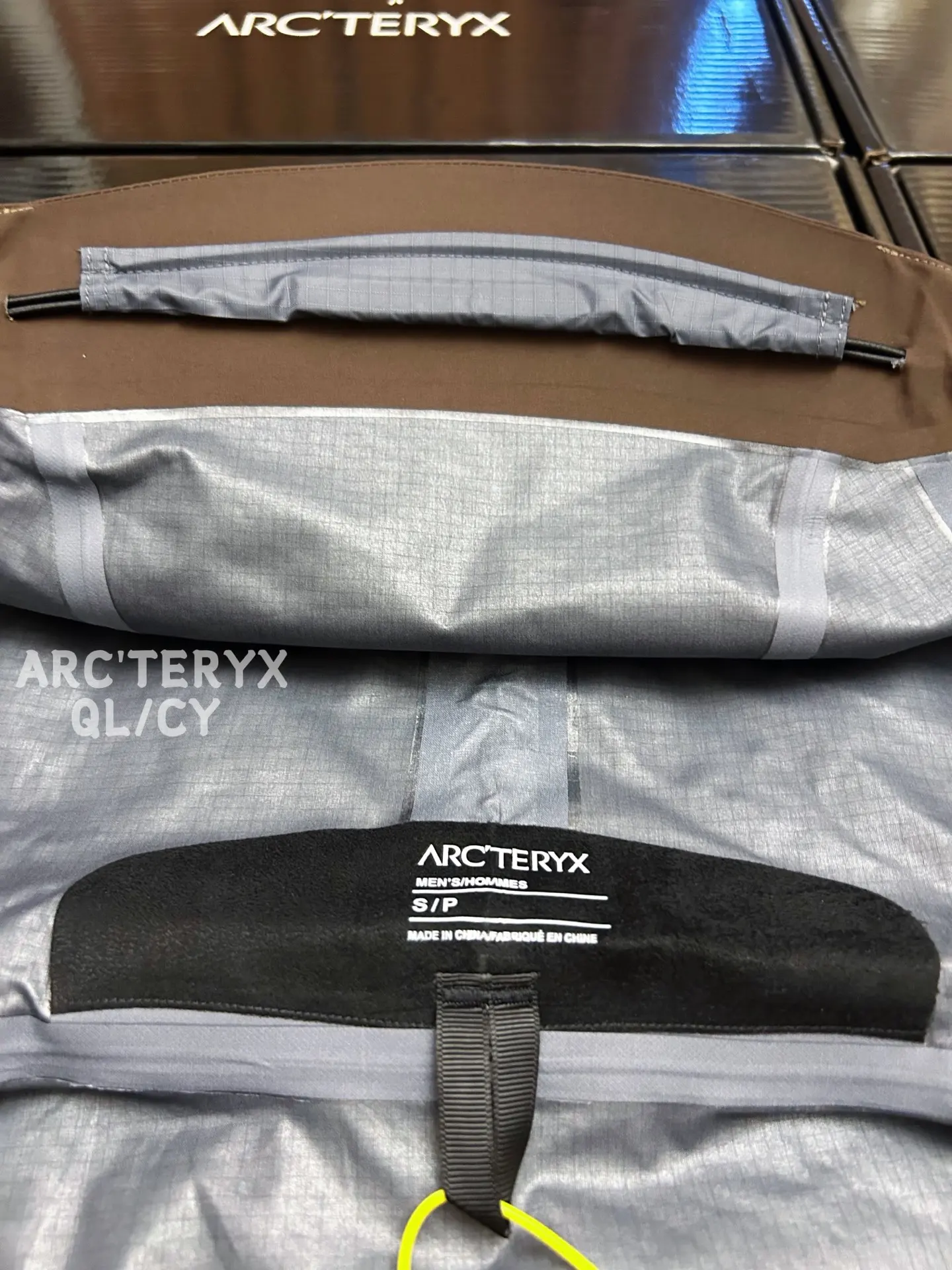Alpha SV GORE-TEX Hooded Shell Jacket D42020883 — view 6