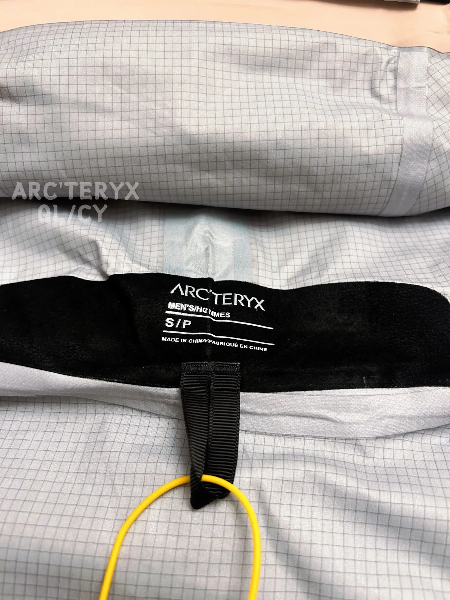 Alpha SV GORE-TEX Hooded Shell Jacket D42020880 — view 7