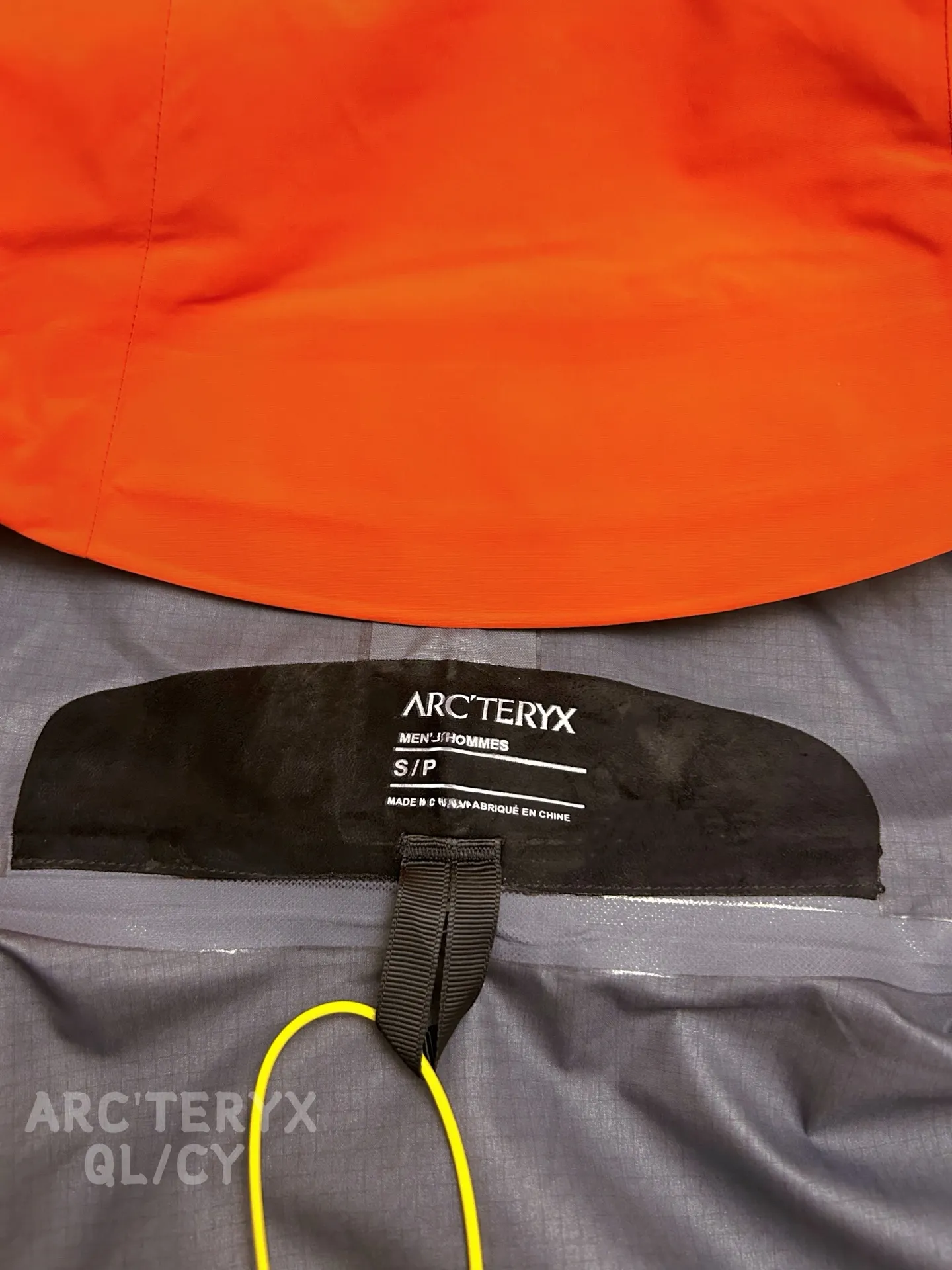 Alpha SV GORE-TEX Hooded Shell Jacket D42020879 — view 8