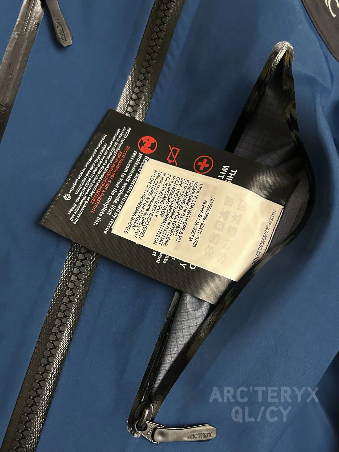 Alpha SV GORE-TEX Hooded Shell Jacket D42020881 — view 4