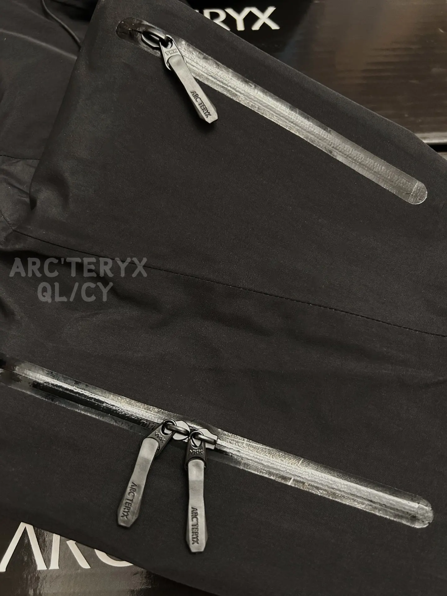 Alpha SV GORE-TEX Hooded Shell Jacket D42020882 — view 4