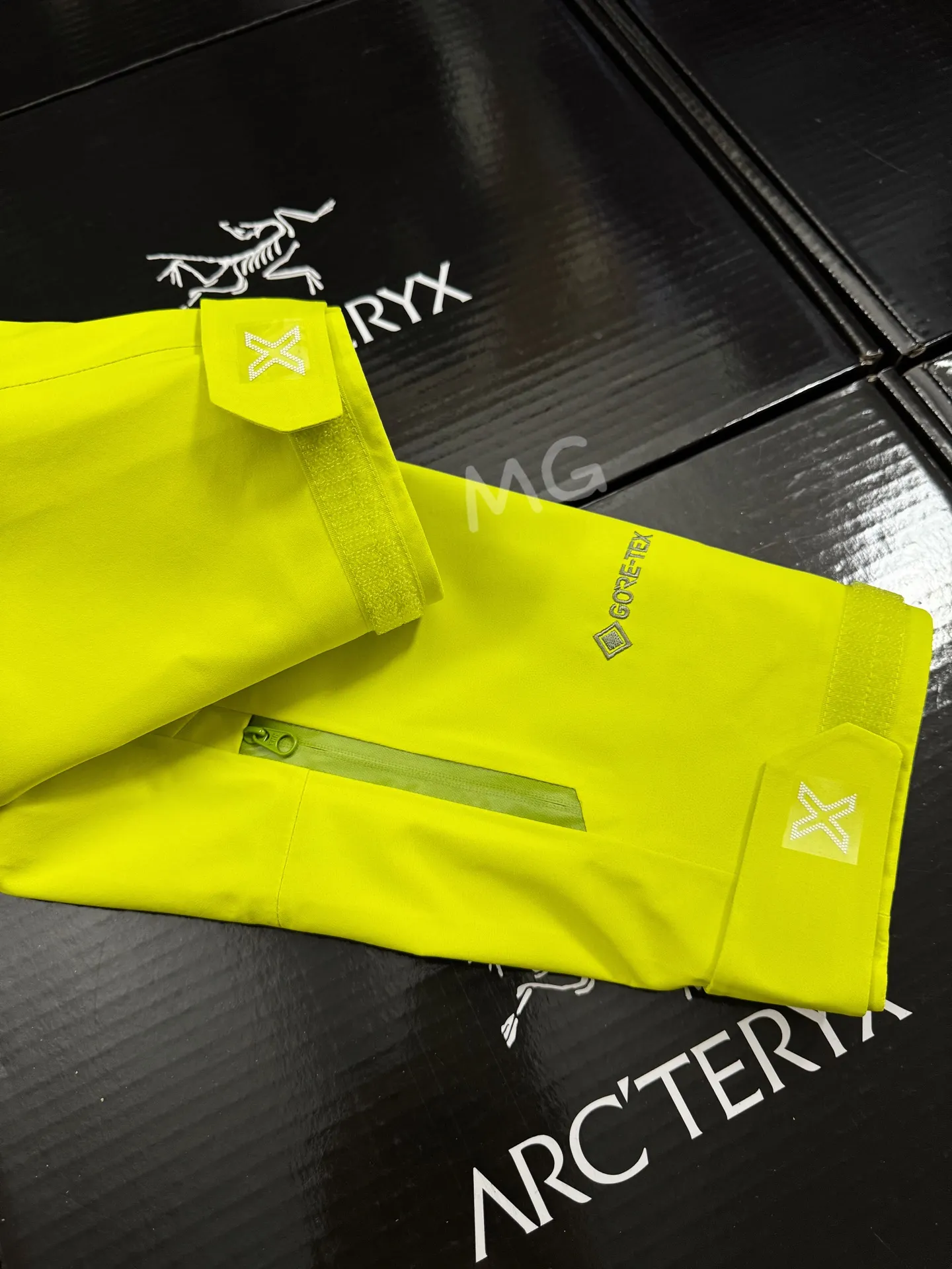 MONT-X Waterproof Hardshell Mountain Jacket D43020829 — view 2