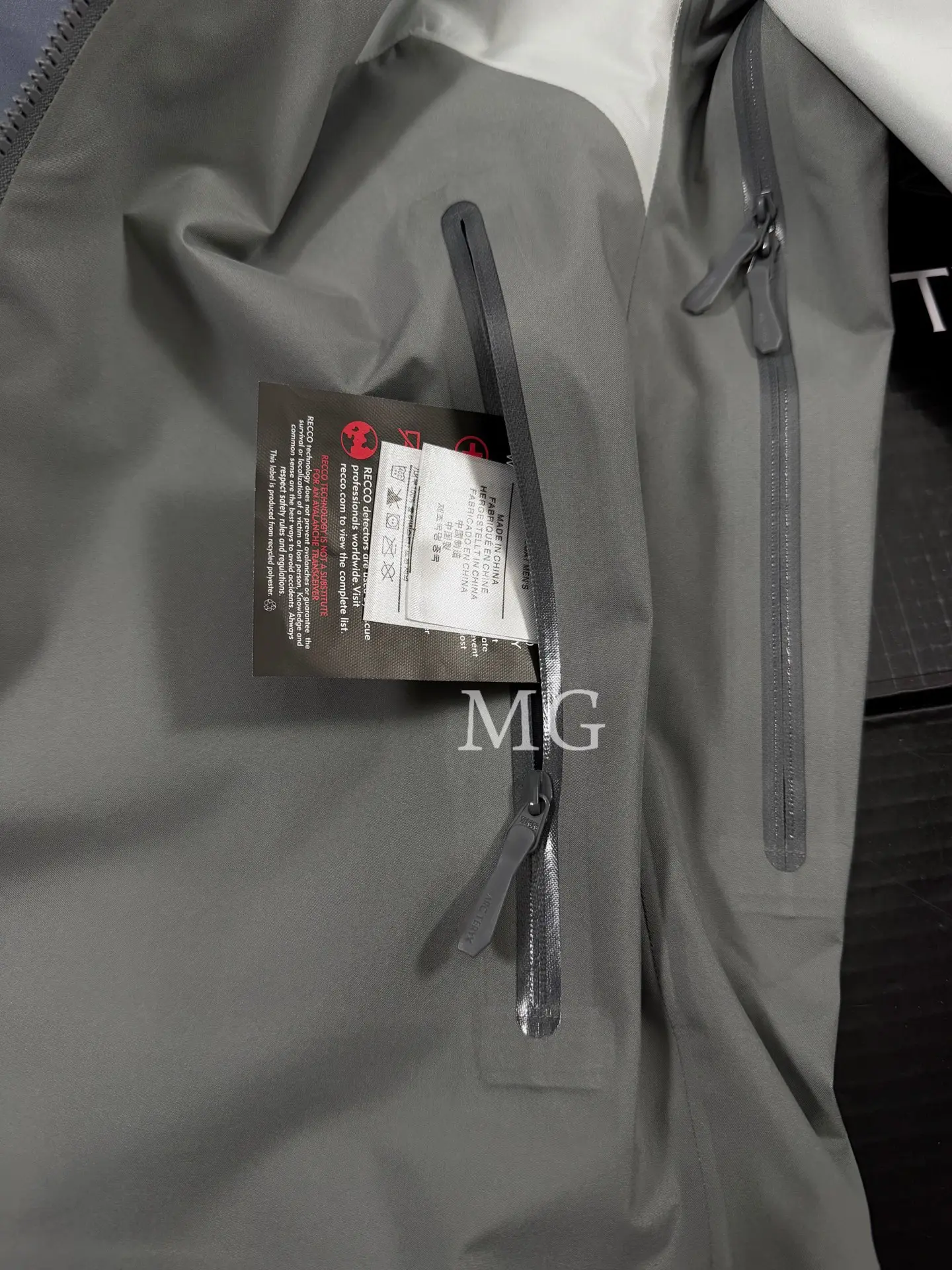 Beta AR GORE-TEX PRO Hooded Shell Jacket D43020796 — view 7