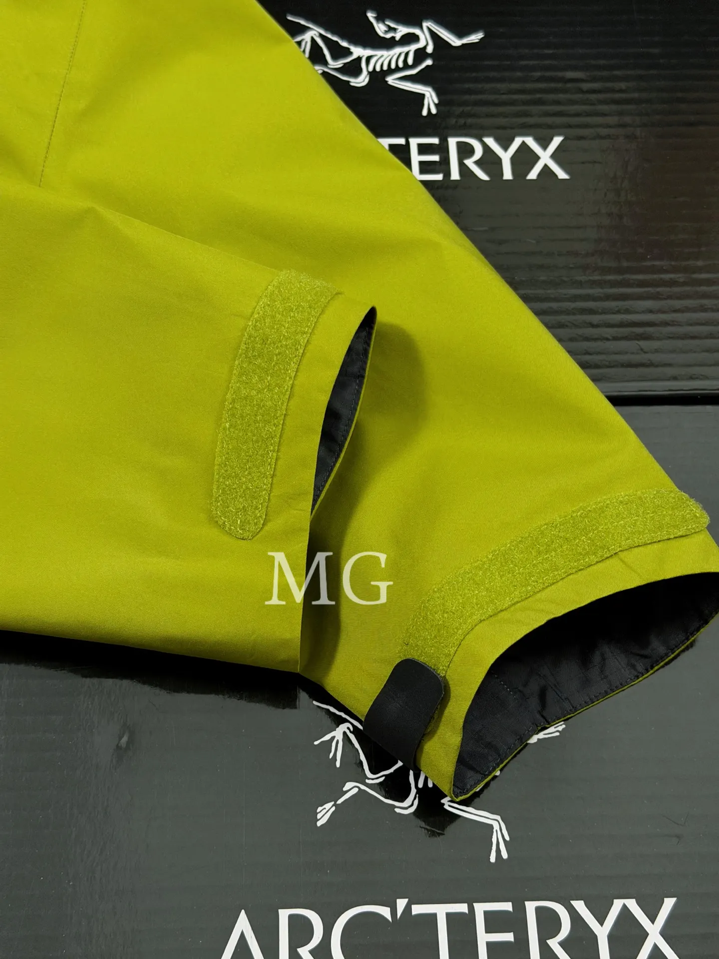 Beta AR GORE-TEX PRO Hooded Shell Jacket D43020795 — view 4