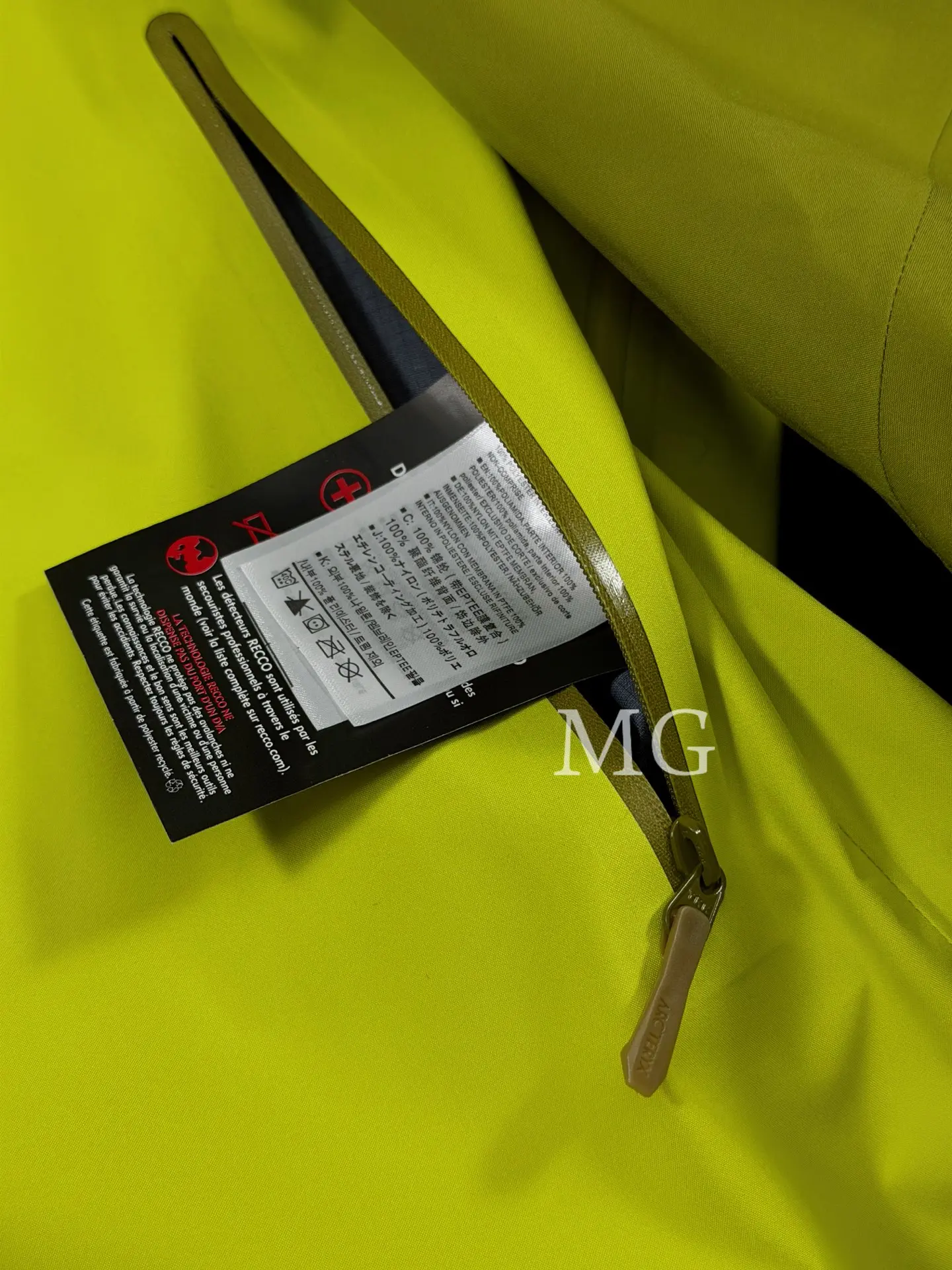 Beta AR GORE-TEX PRO Hooded Shell Jacket D43020795 — view 6