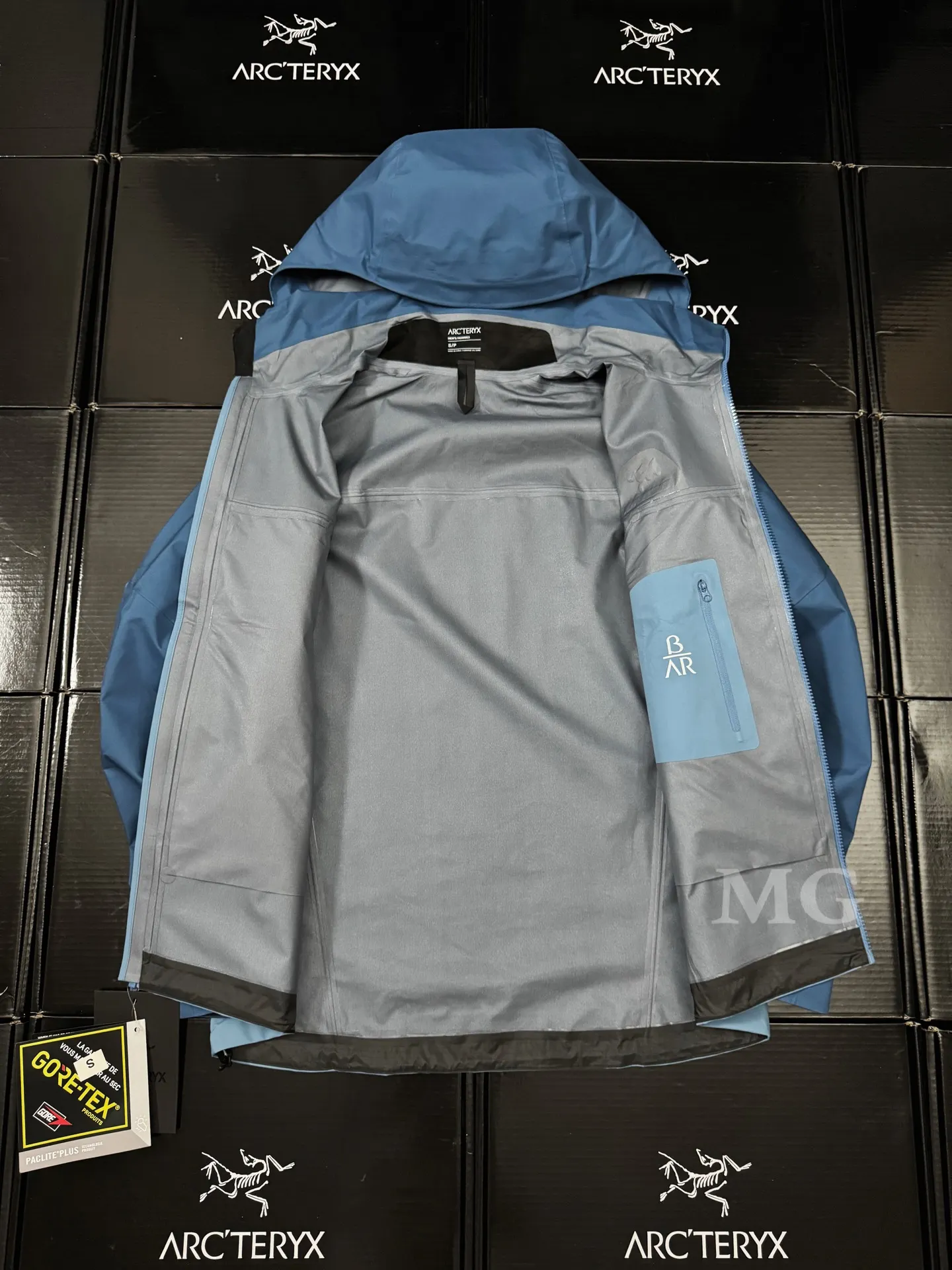 Beta AR GORE-TEX PRO Hooded Shell Jacket D43020802 — view 8