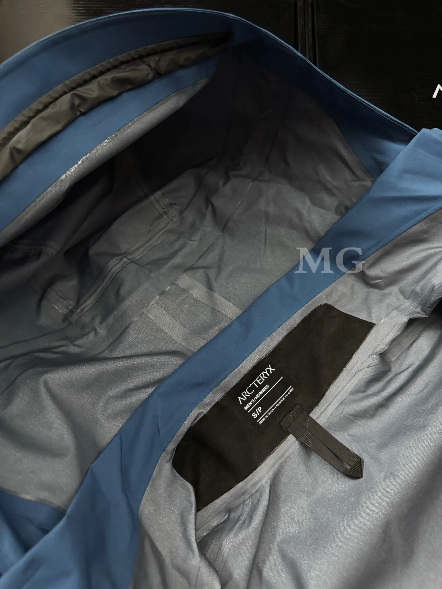 Beta AR GORE-TEX PRO Hooded Shell Jacket D43020802 — view 9