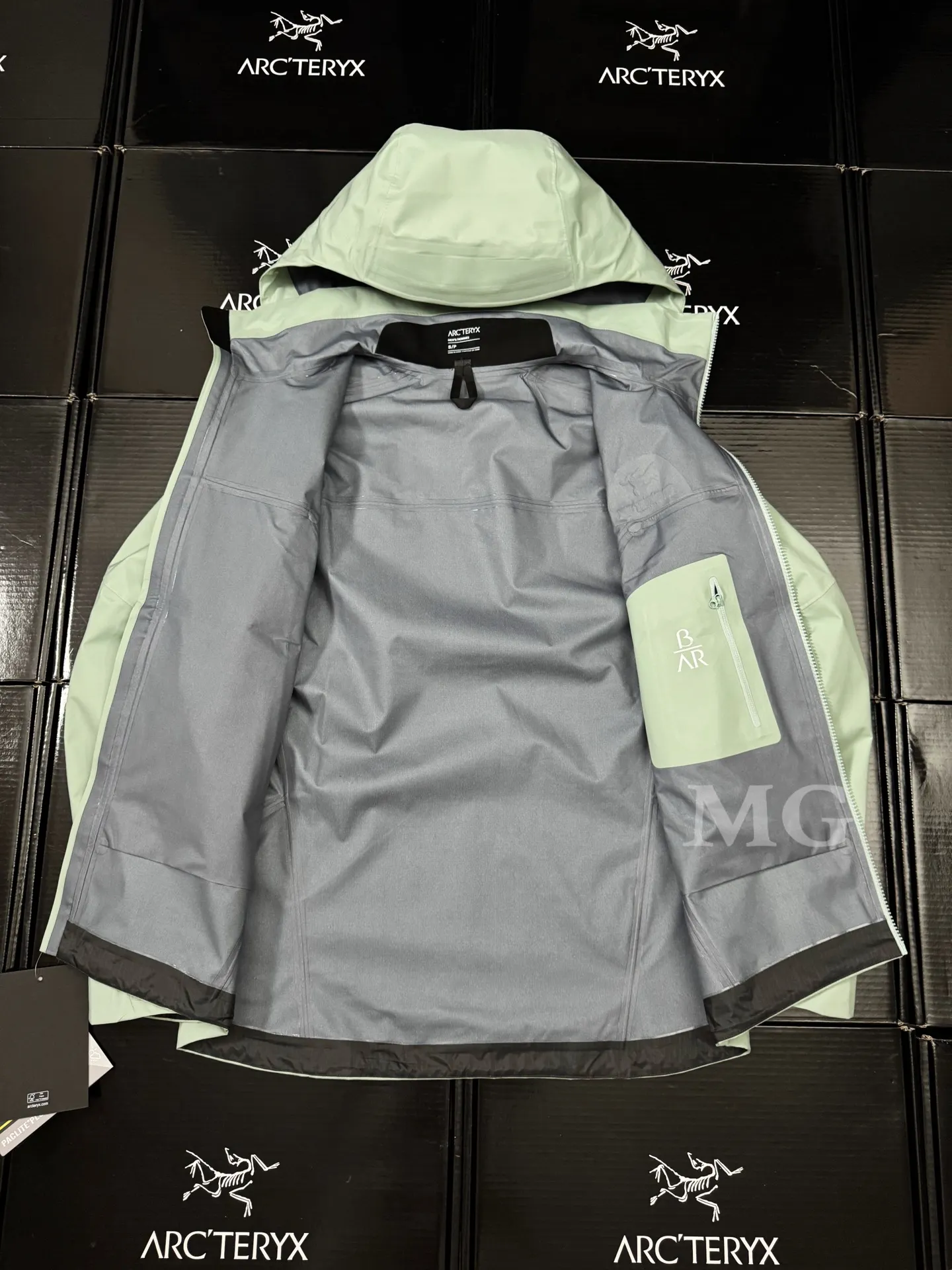 Beta AR GORE-TEX PRO Hooded Shell Jacket D43020801 — view 8
